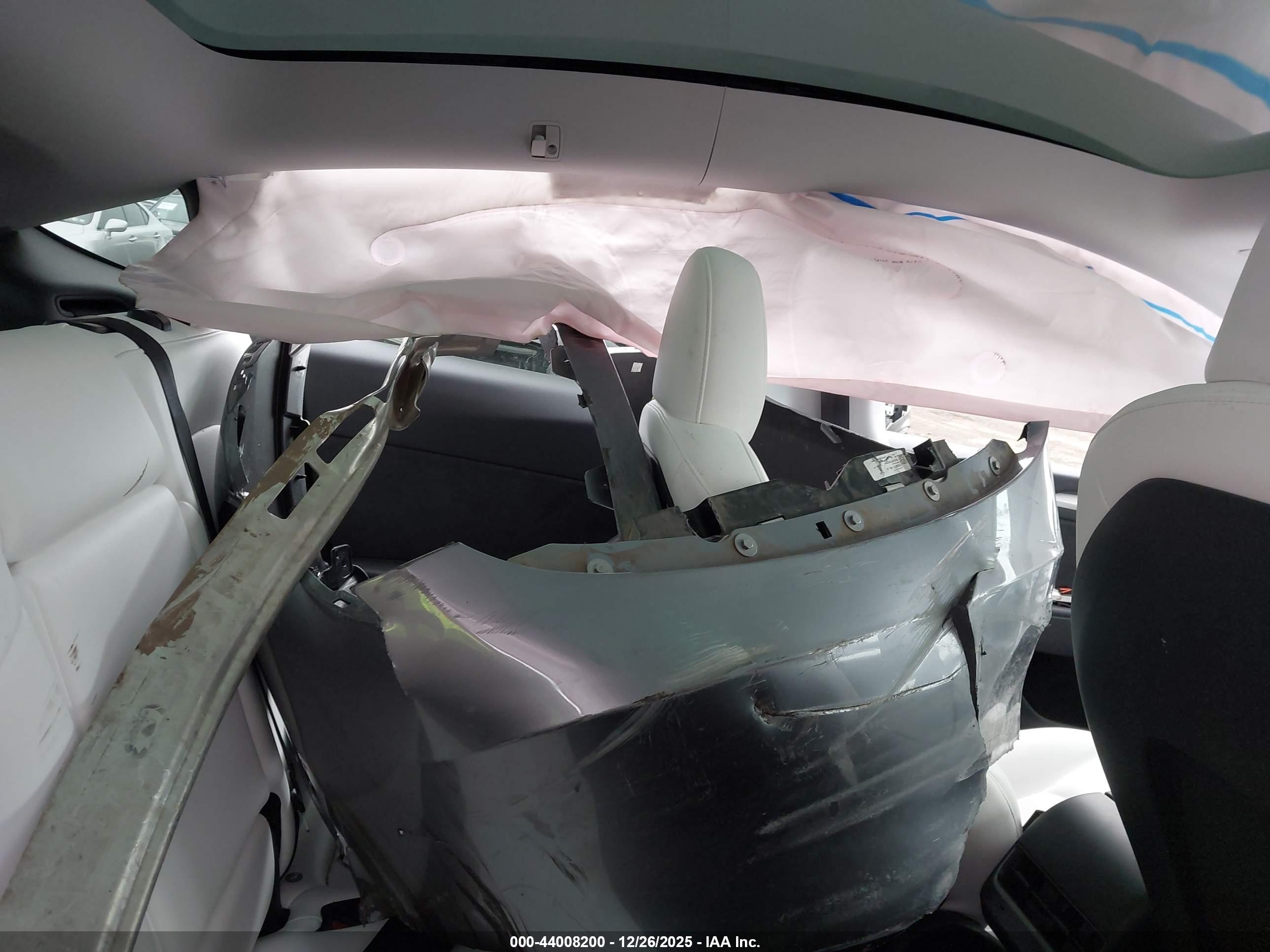 TESLA MODEL image 8