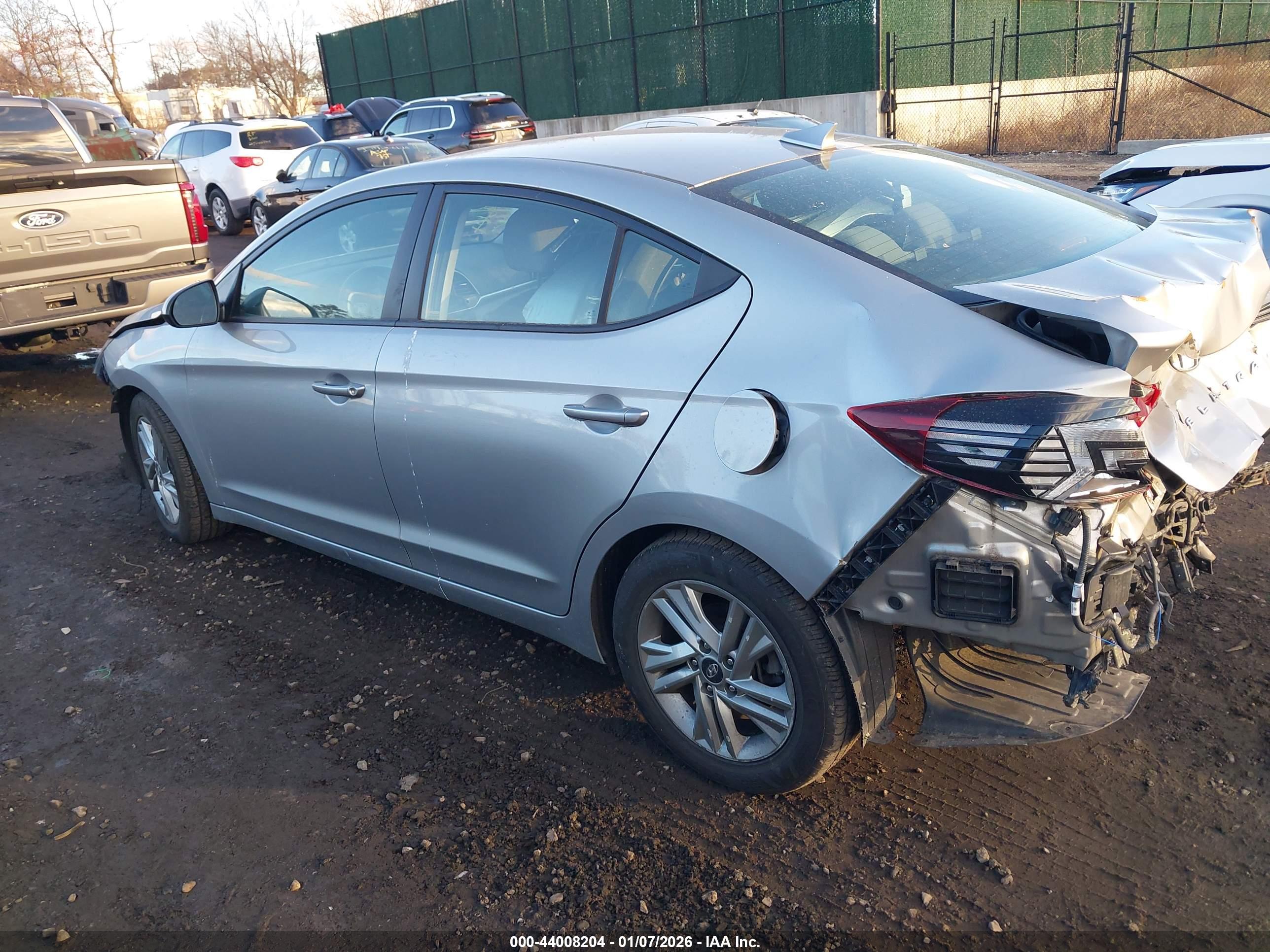 HYUNDAI ELANTRA image 3