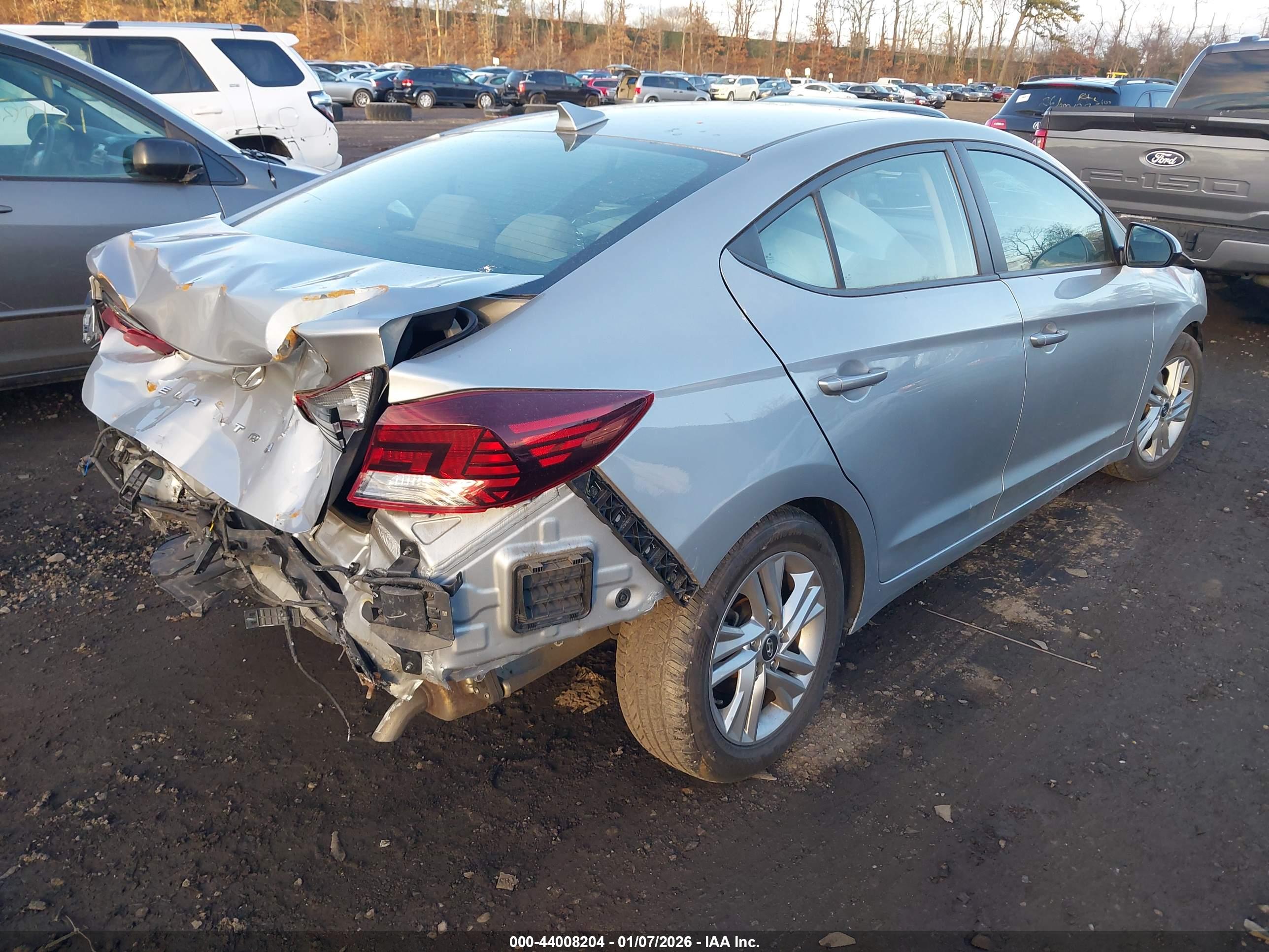 HYUNDAI ELANTRA image 4