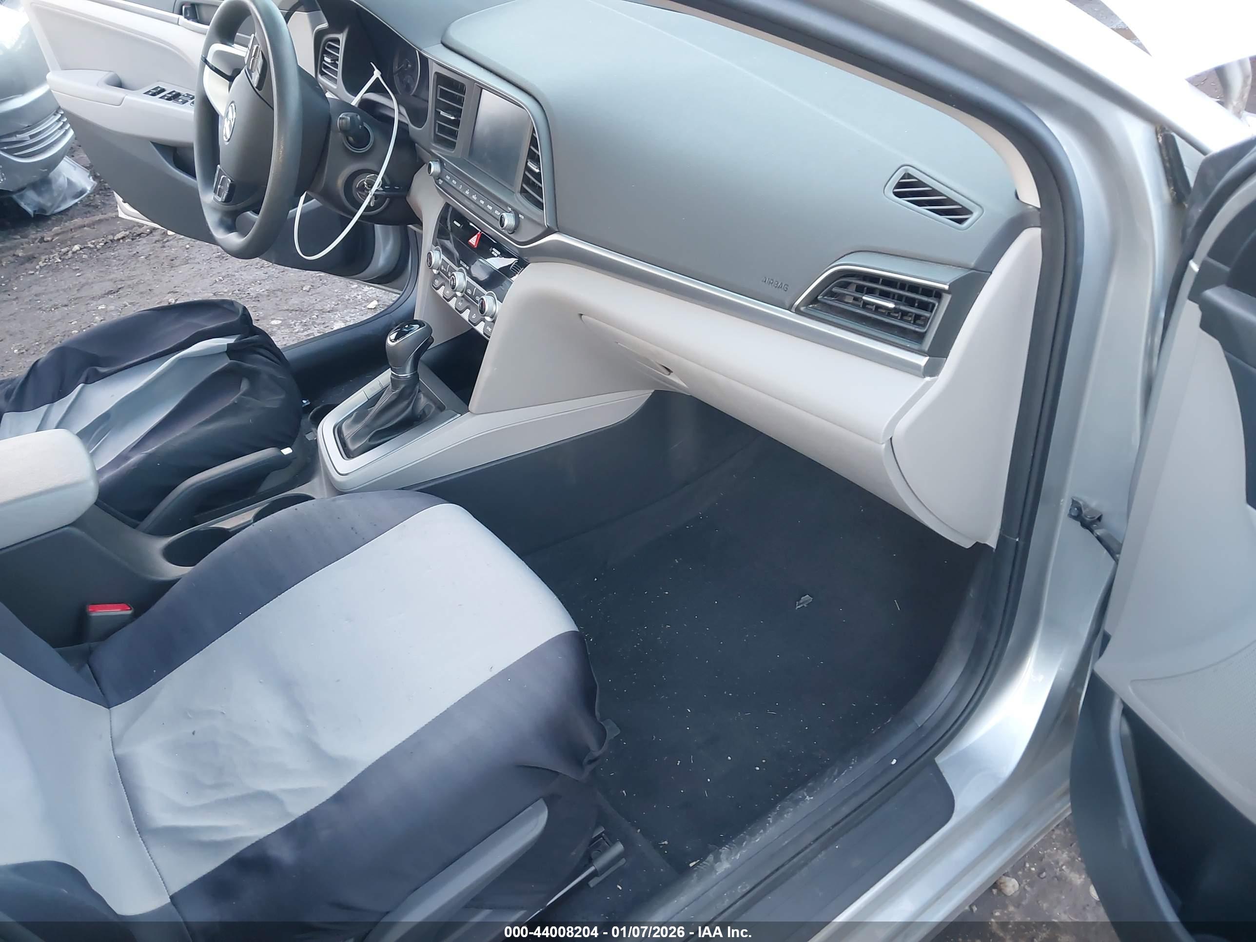 HYUNDAI ELANTRA image 5