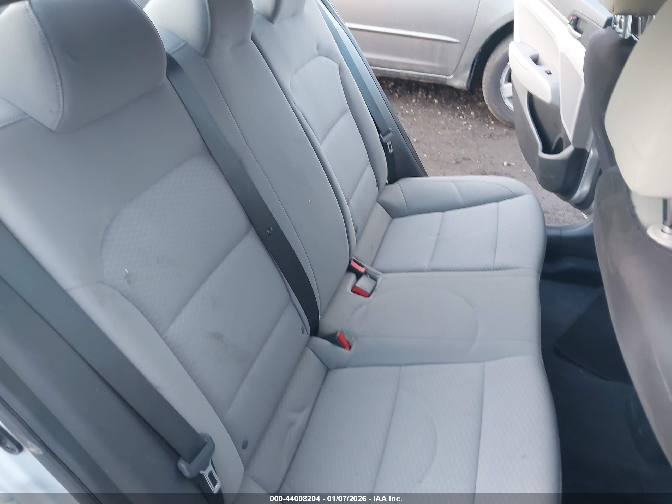HYUNDAI ELANTRA image 8