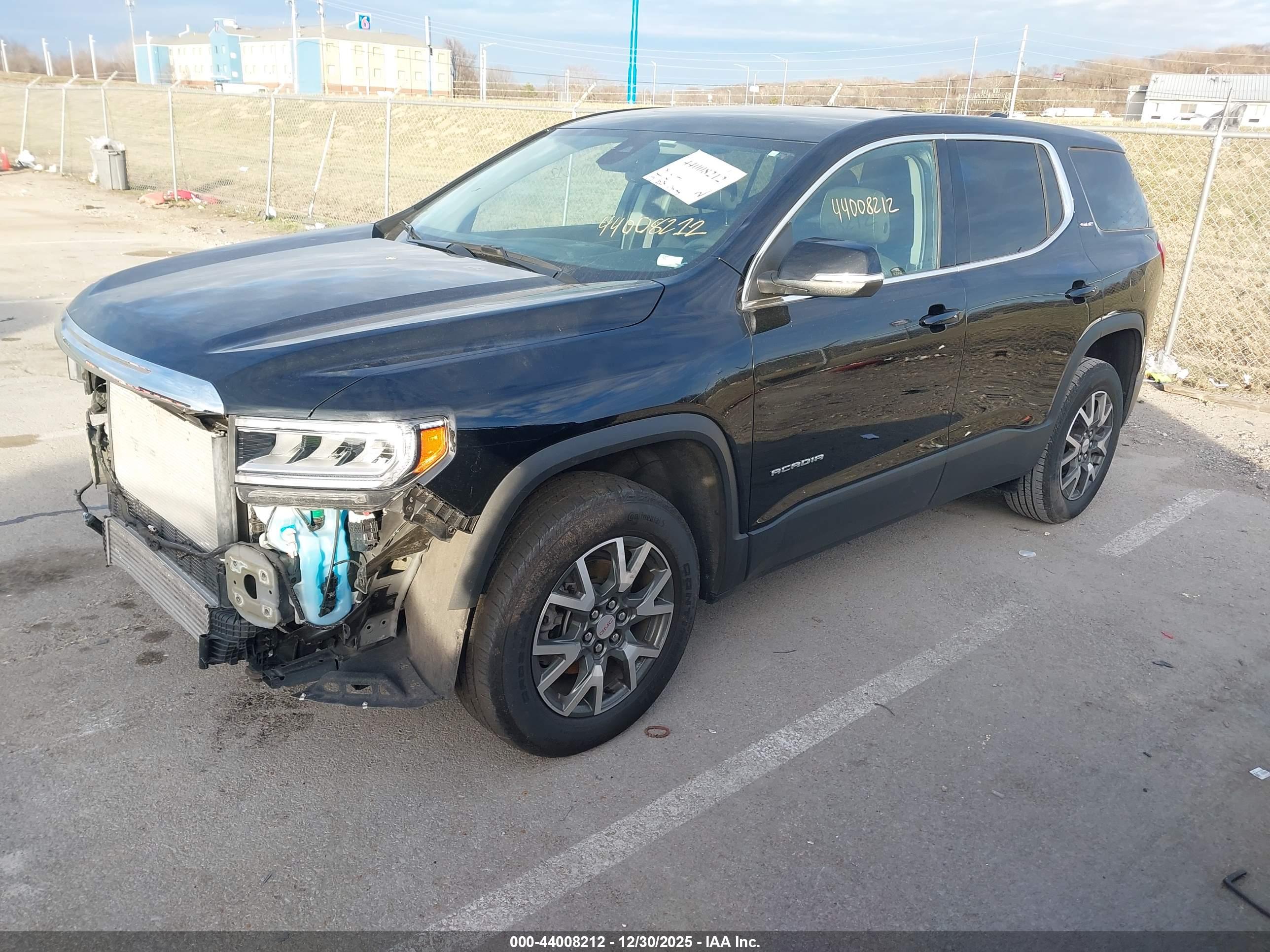 GMC ACADIA image 2