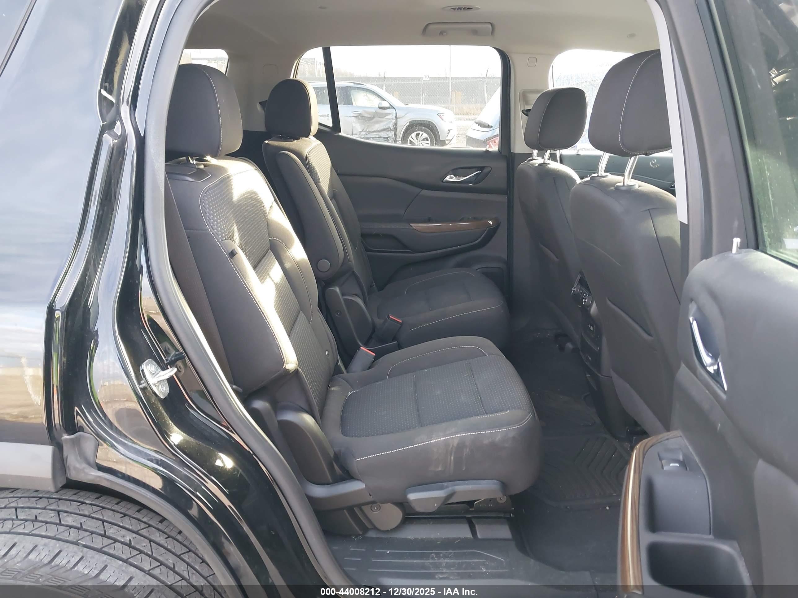 GMC ACADIA image 8