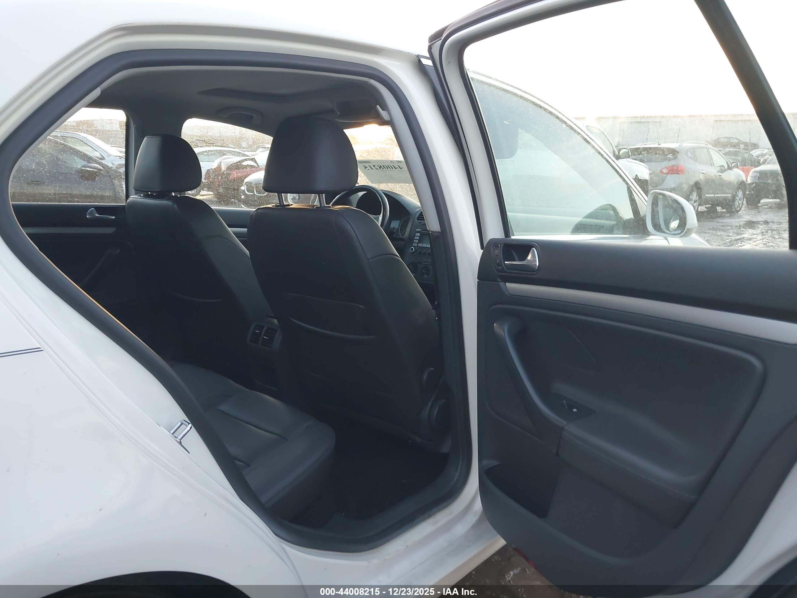 VOLKSWAGEN JETTA image 8