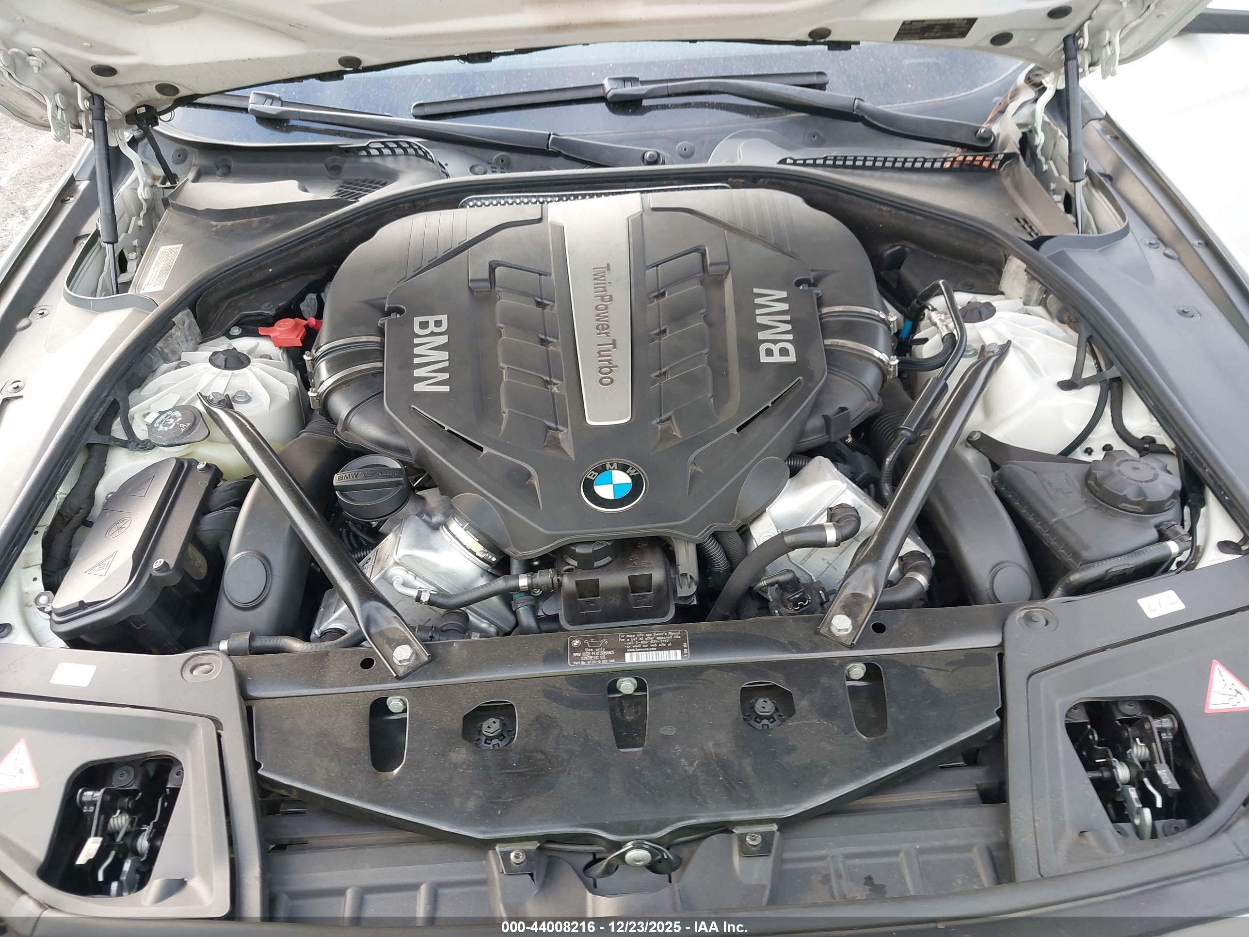 BMW 550I image 10