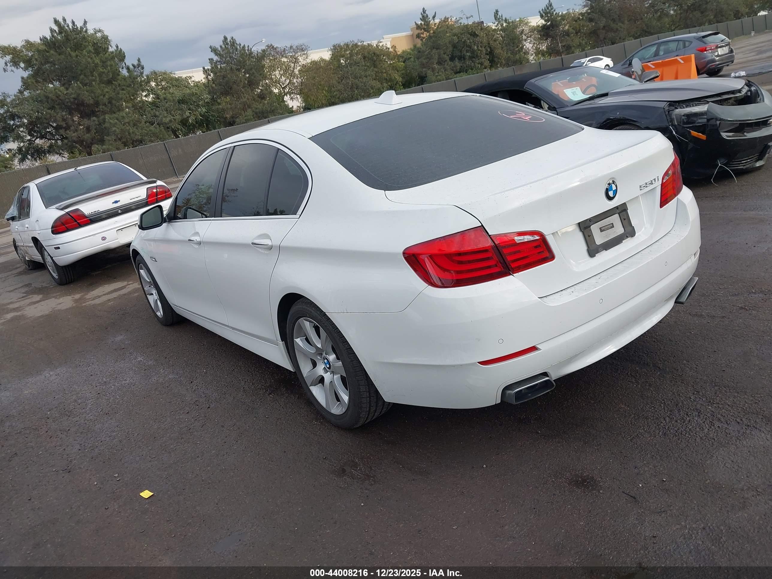 BMW 550I image 3