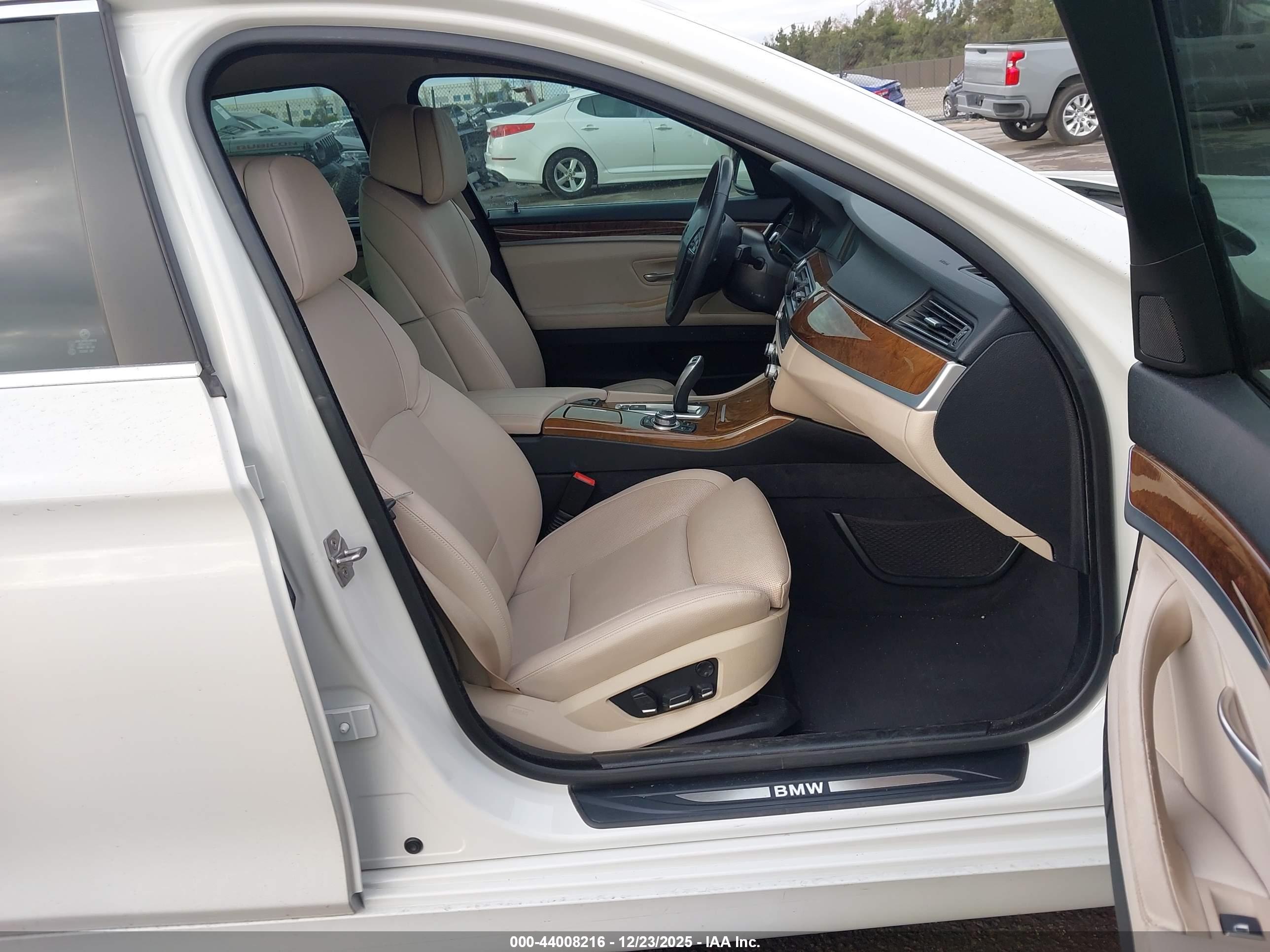 BMW 550I image 5