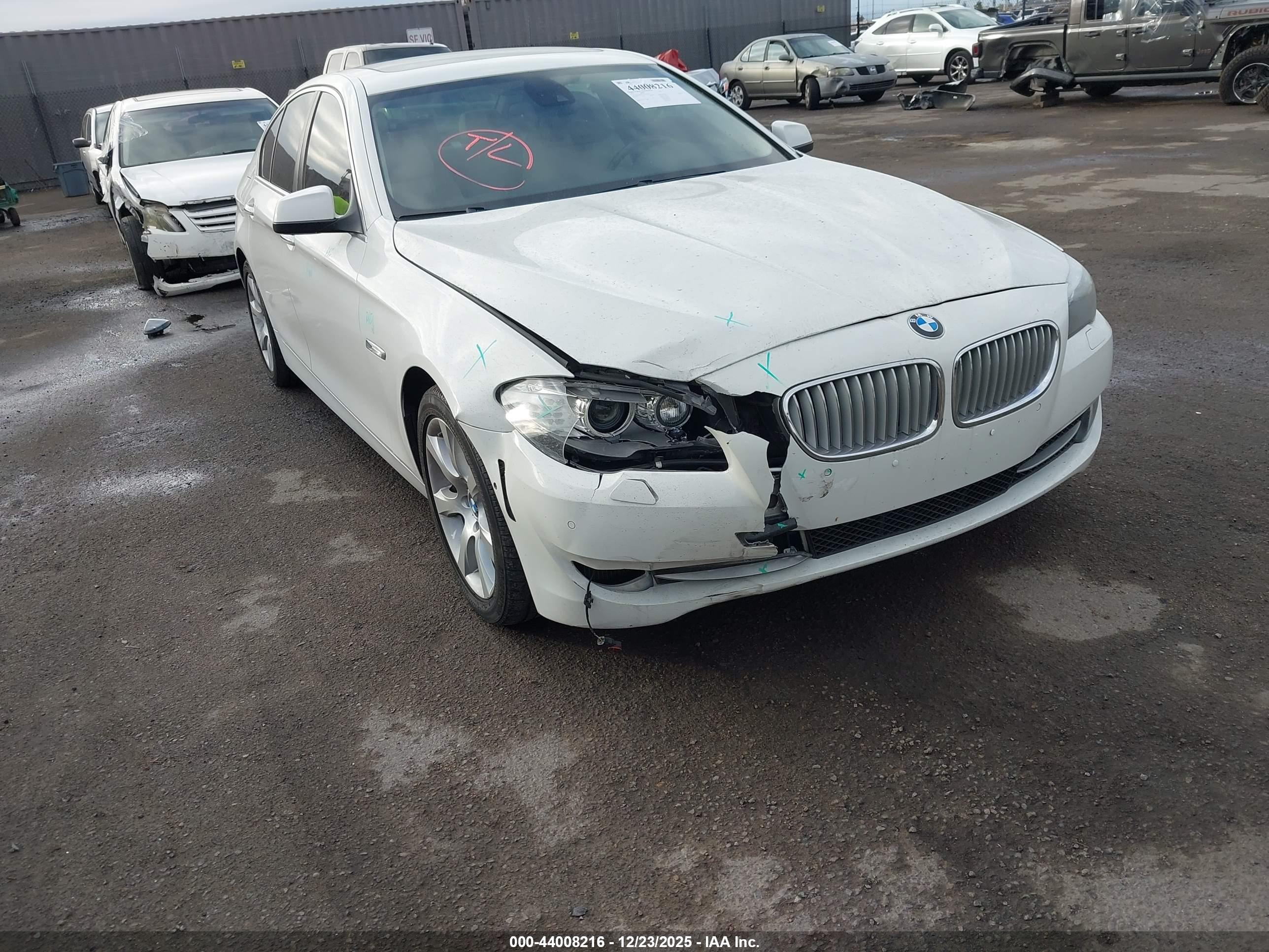BMW 550I image 6