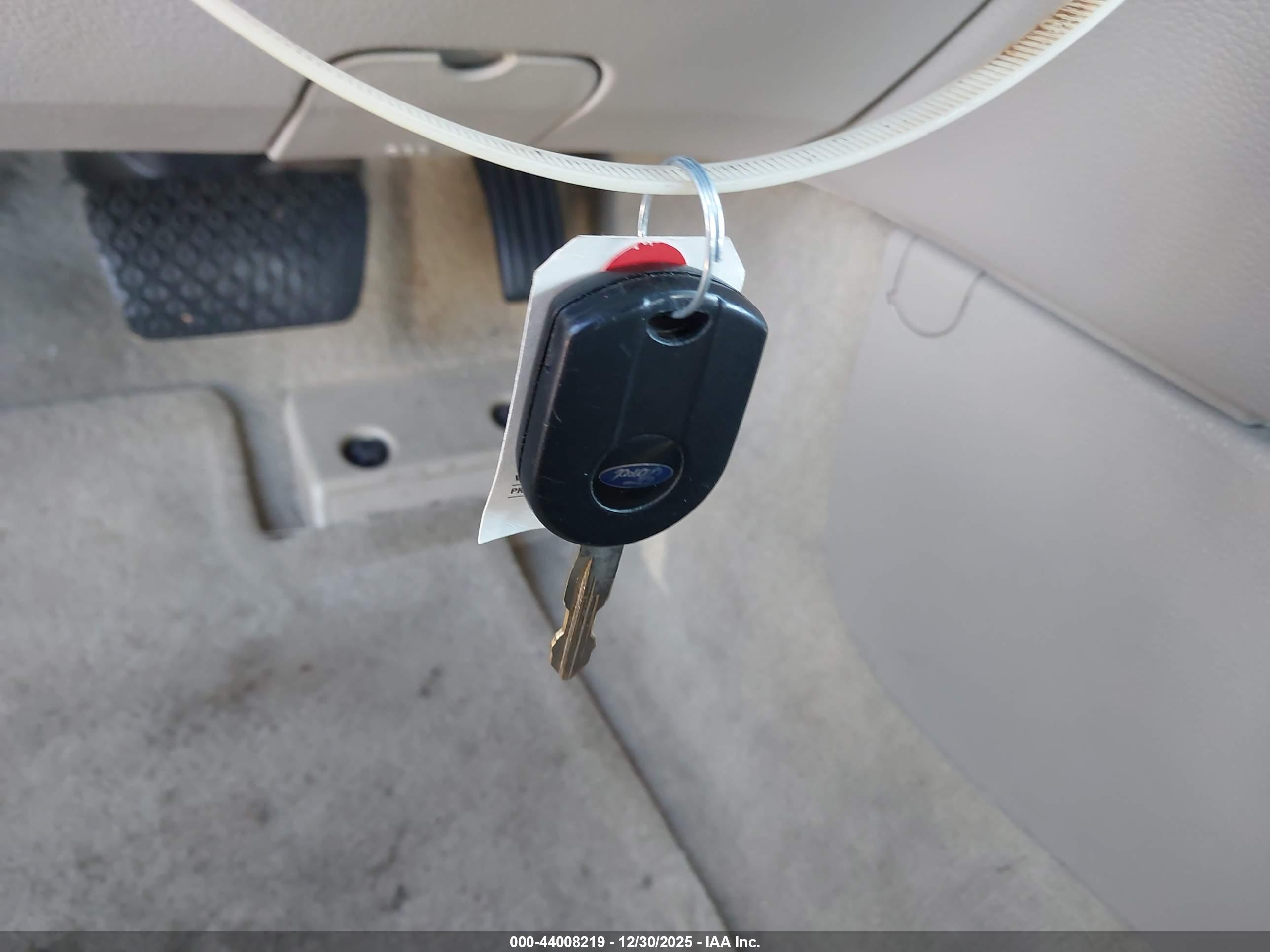 FORD FUSION image 11