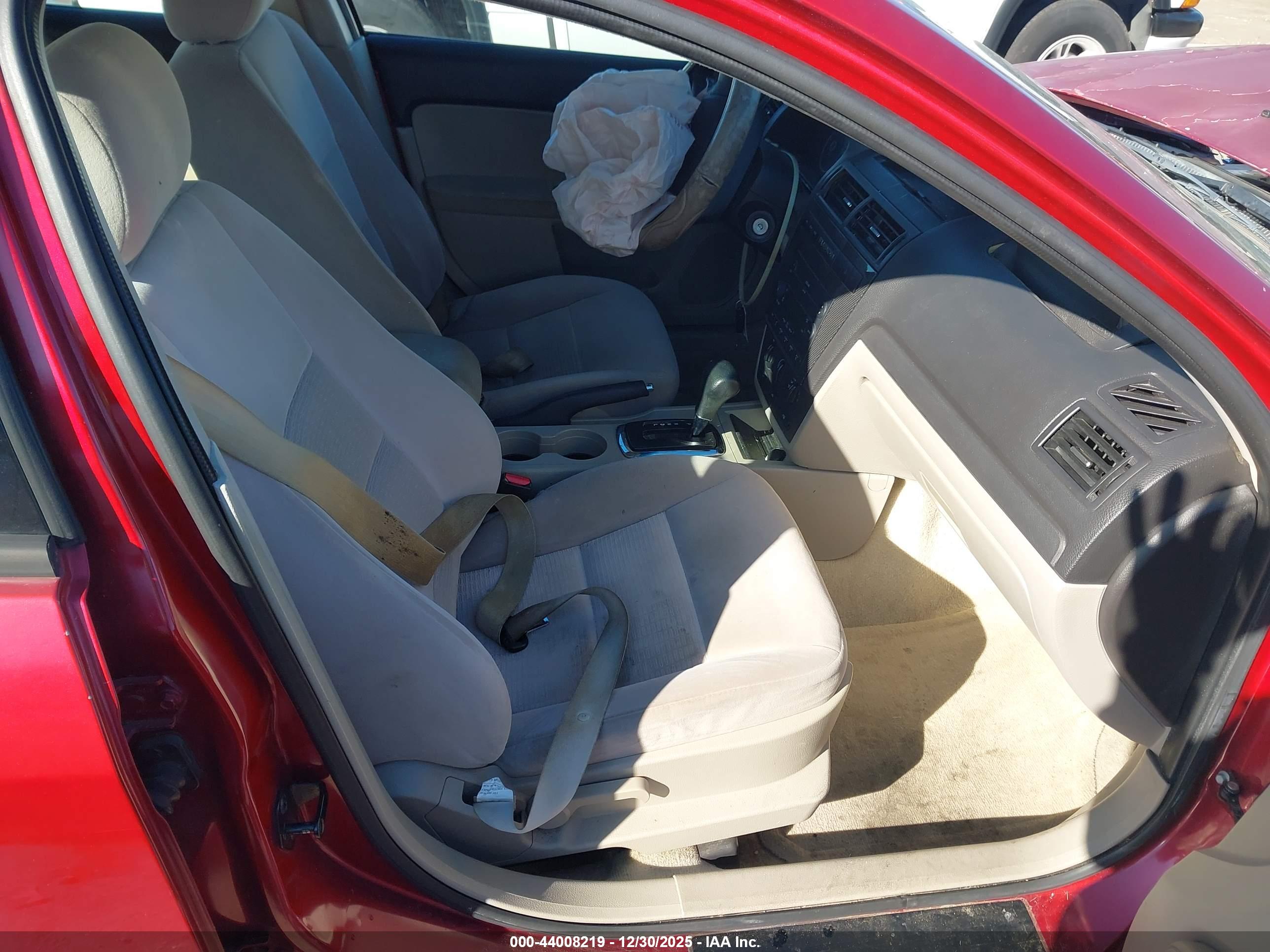 FORD FUSION image 5