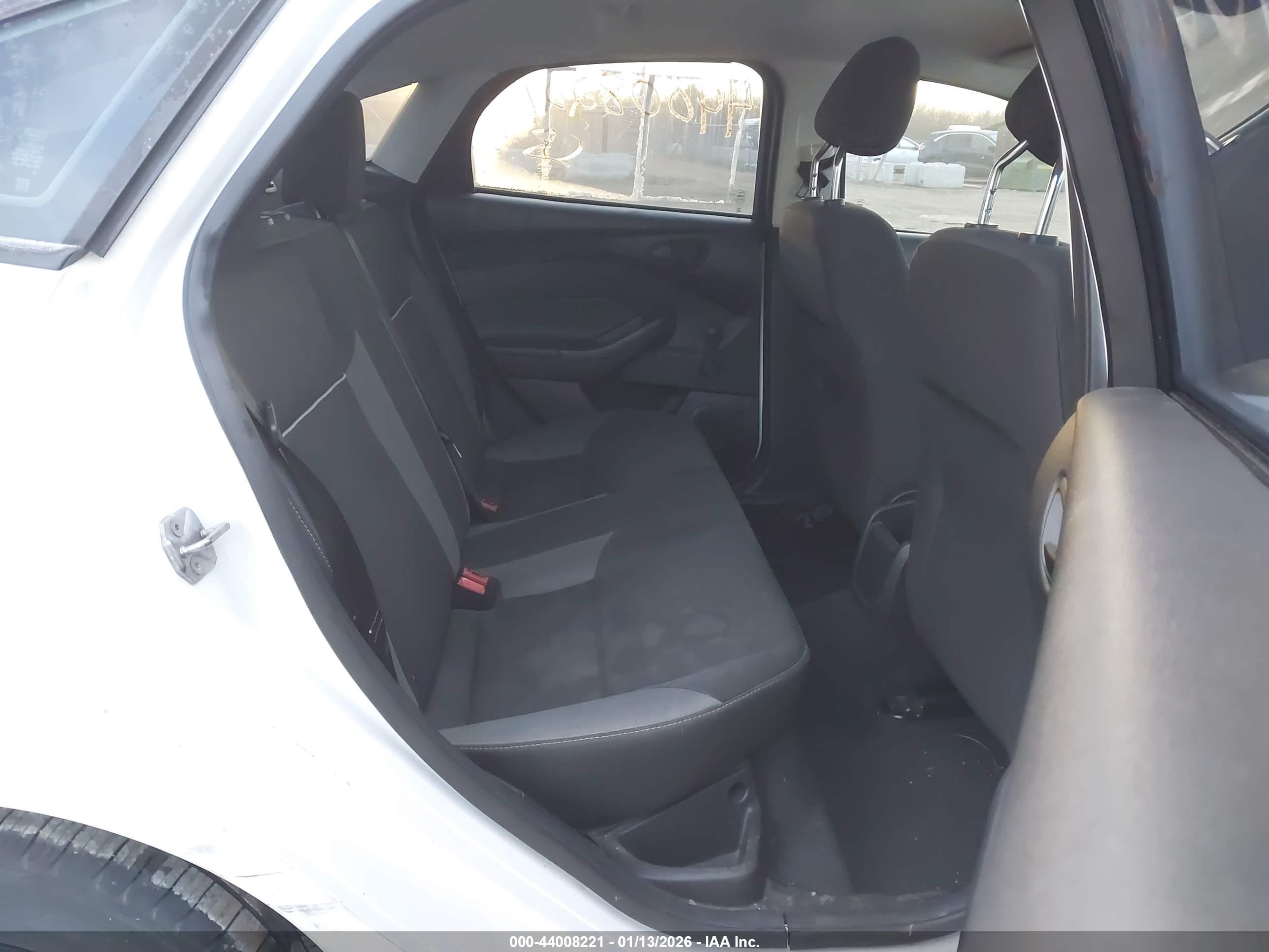 FORD FOCUS image 8