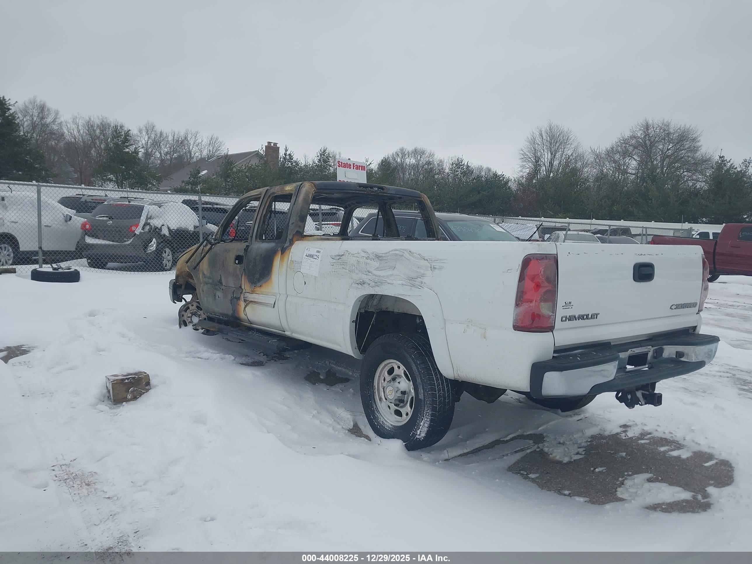 CHEVROLET SILVERADO image 3