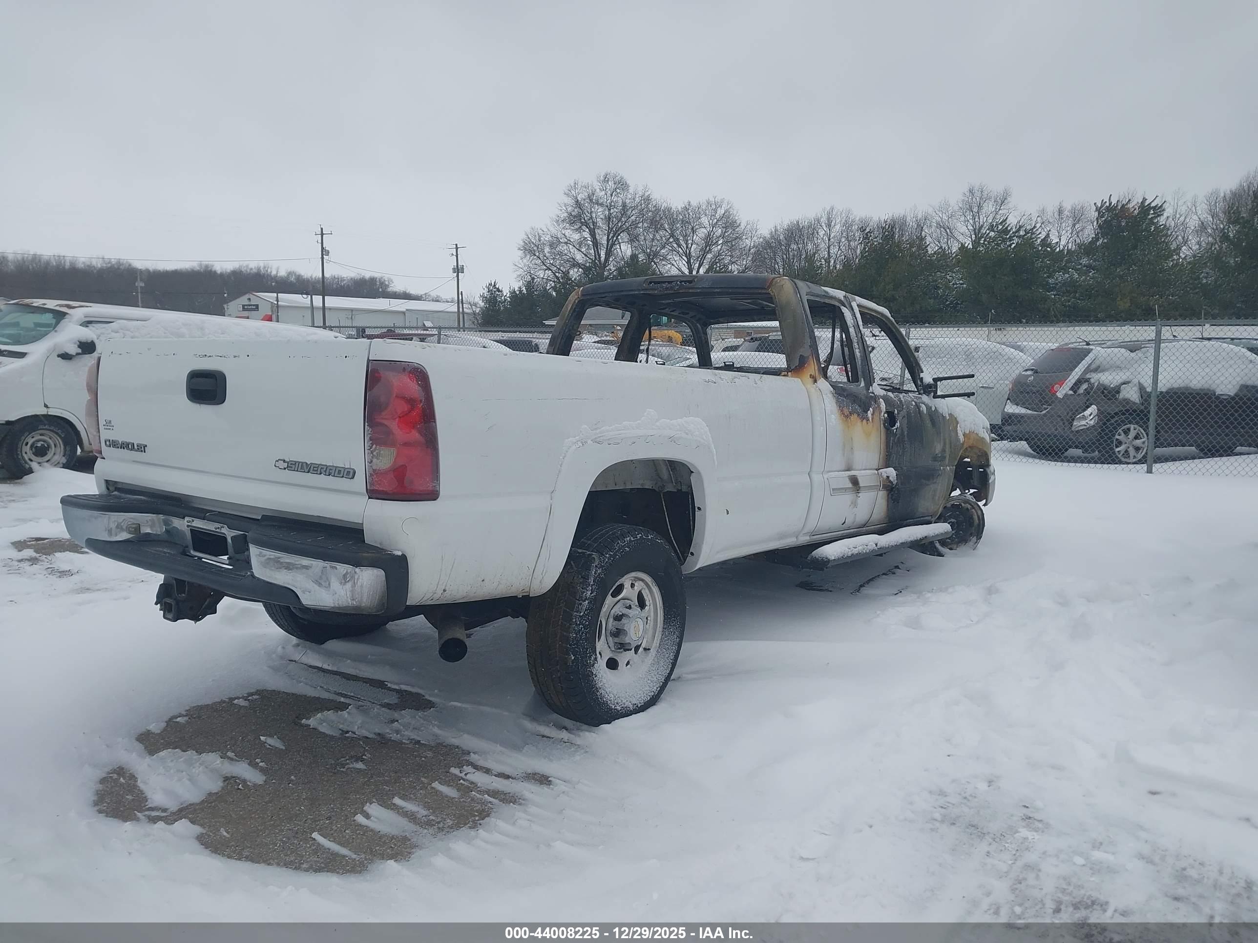 CHEVROLET SILVERADO image 4