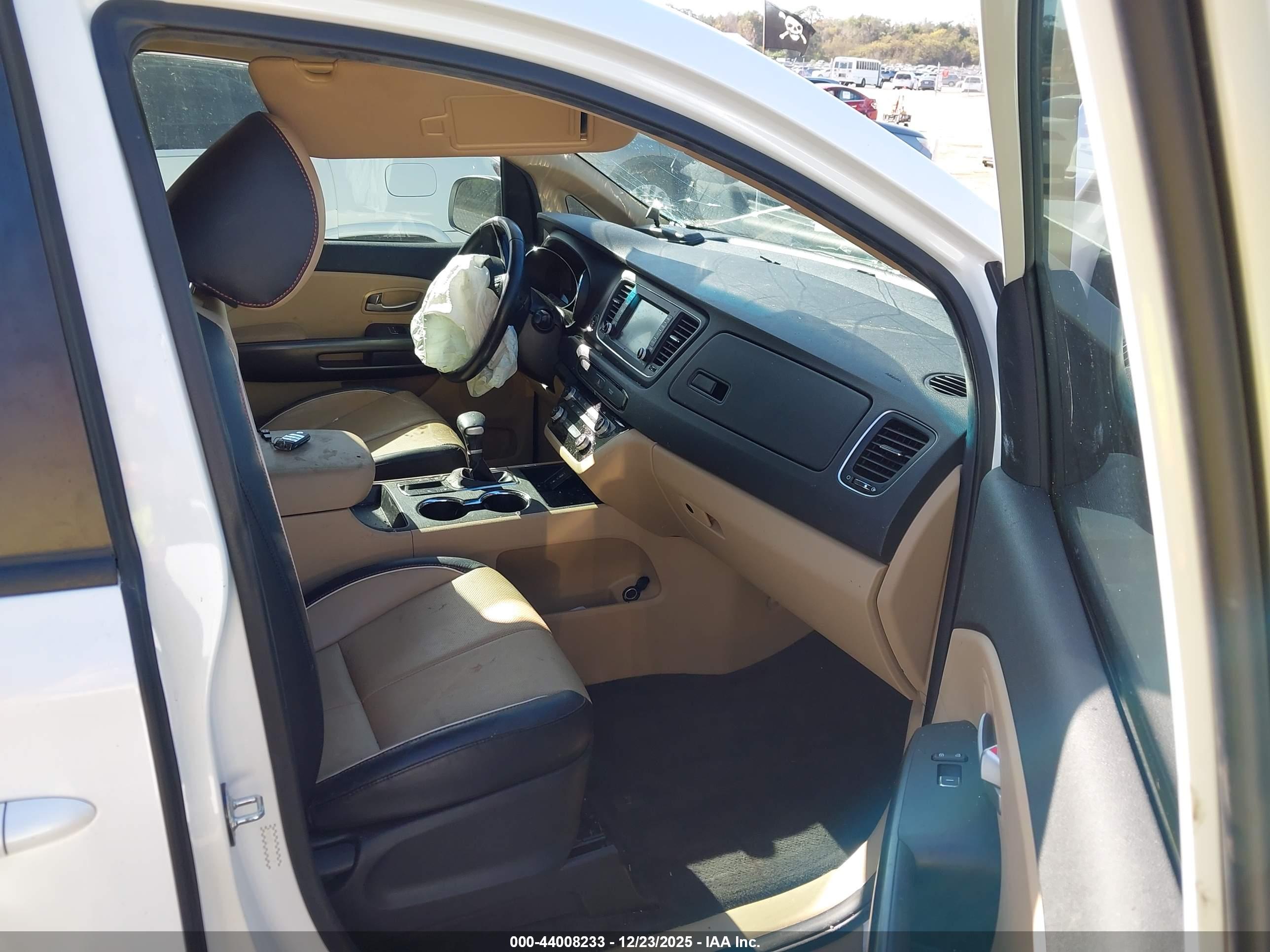 KIA SEDONA image 5