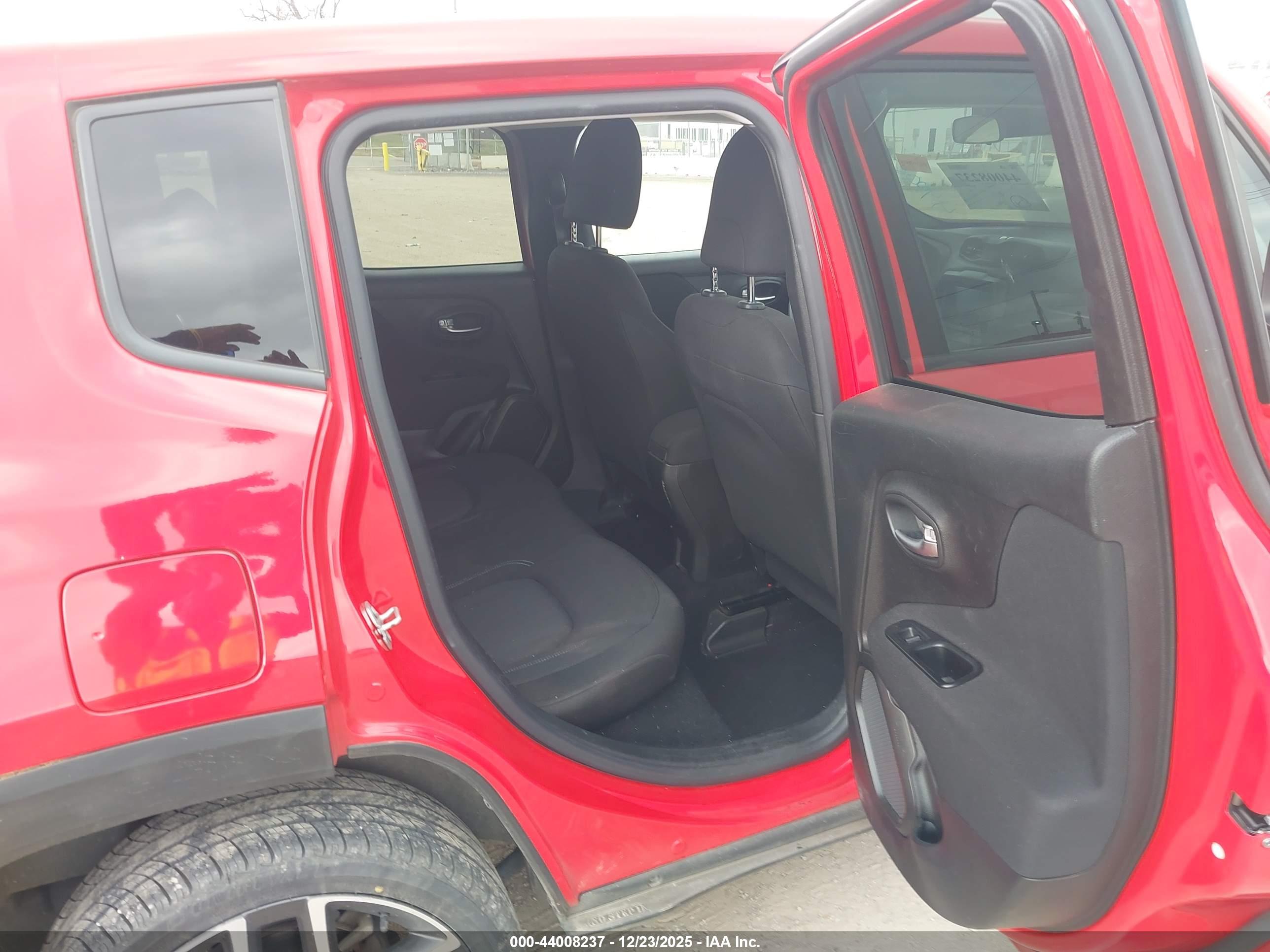 JEEP RENEGADE image 8