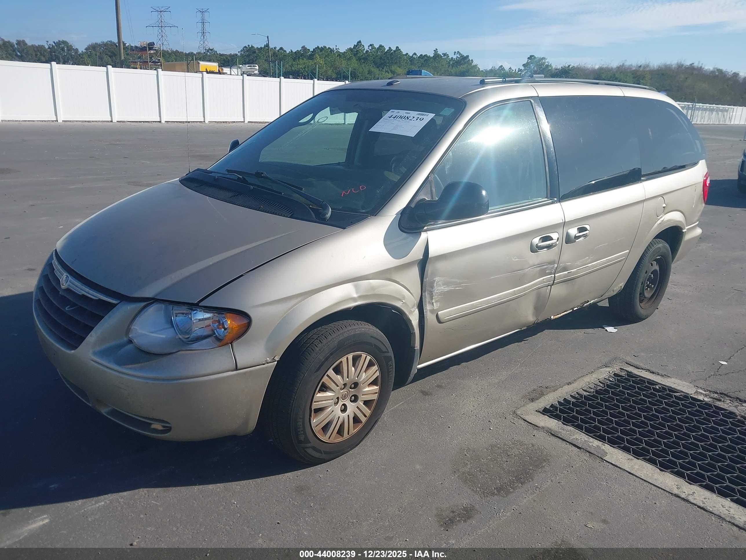 CHRYSLER TOWN image 2