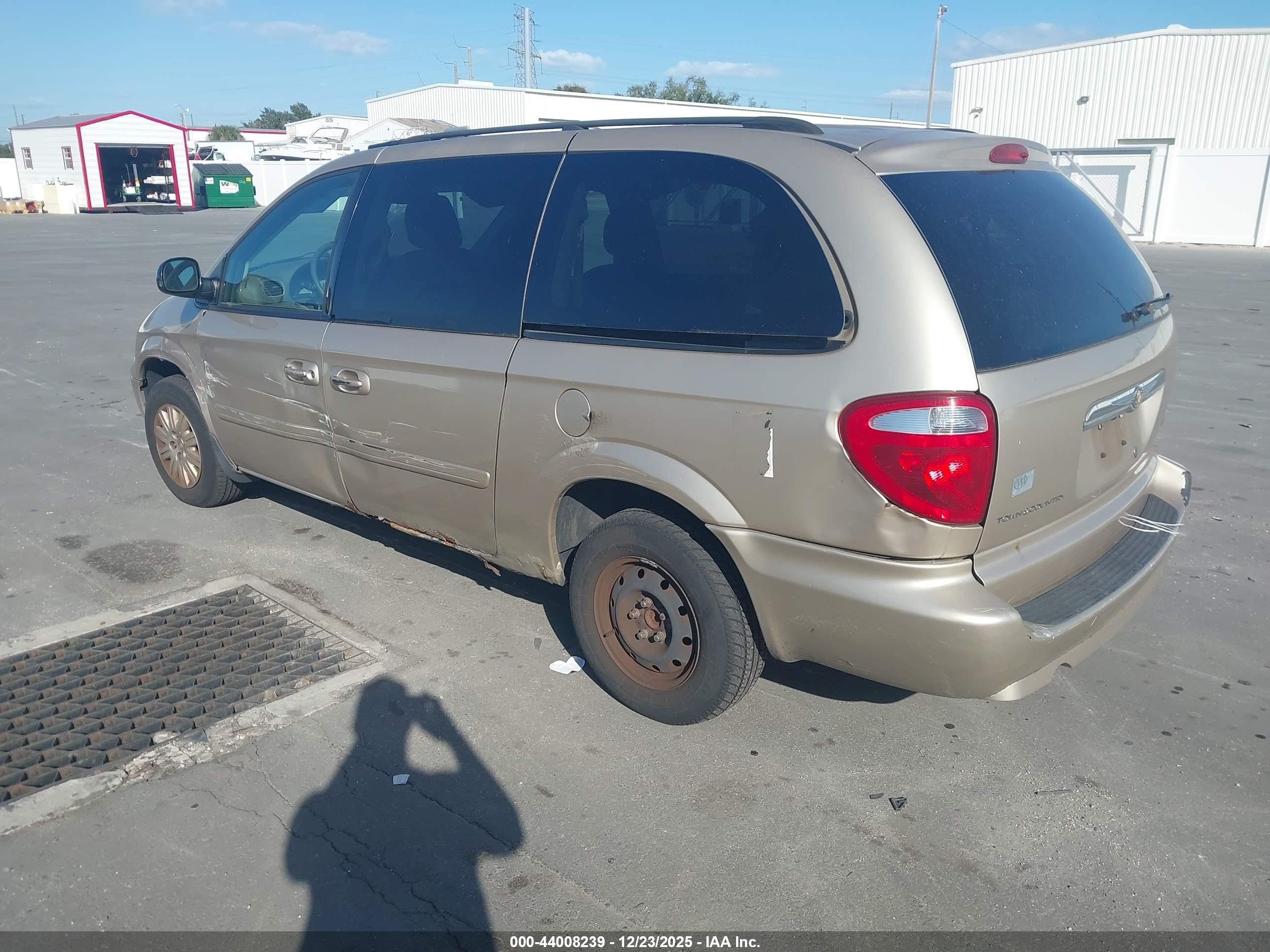 CHRYSLER TOWN image 3