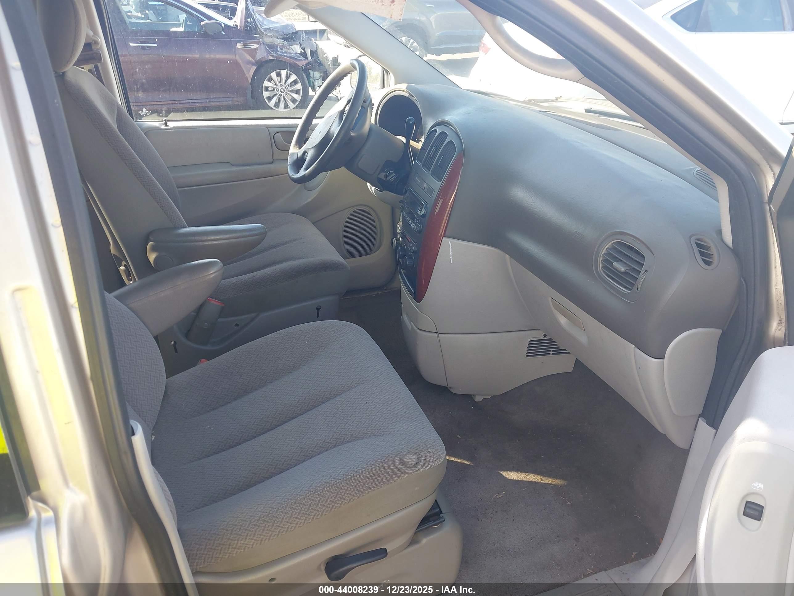 CHRYSLER TOWN image 5