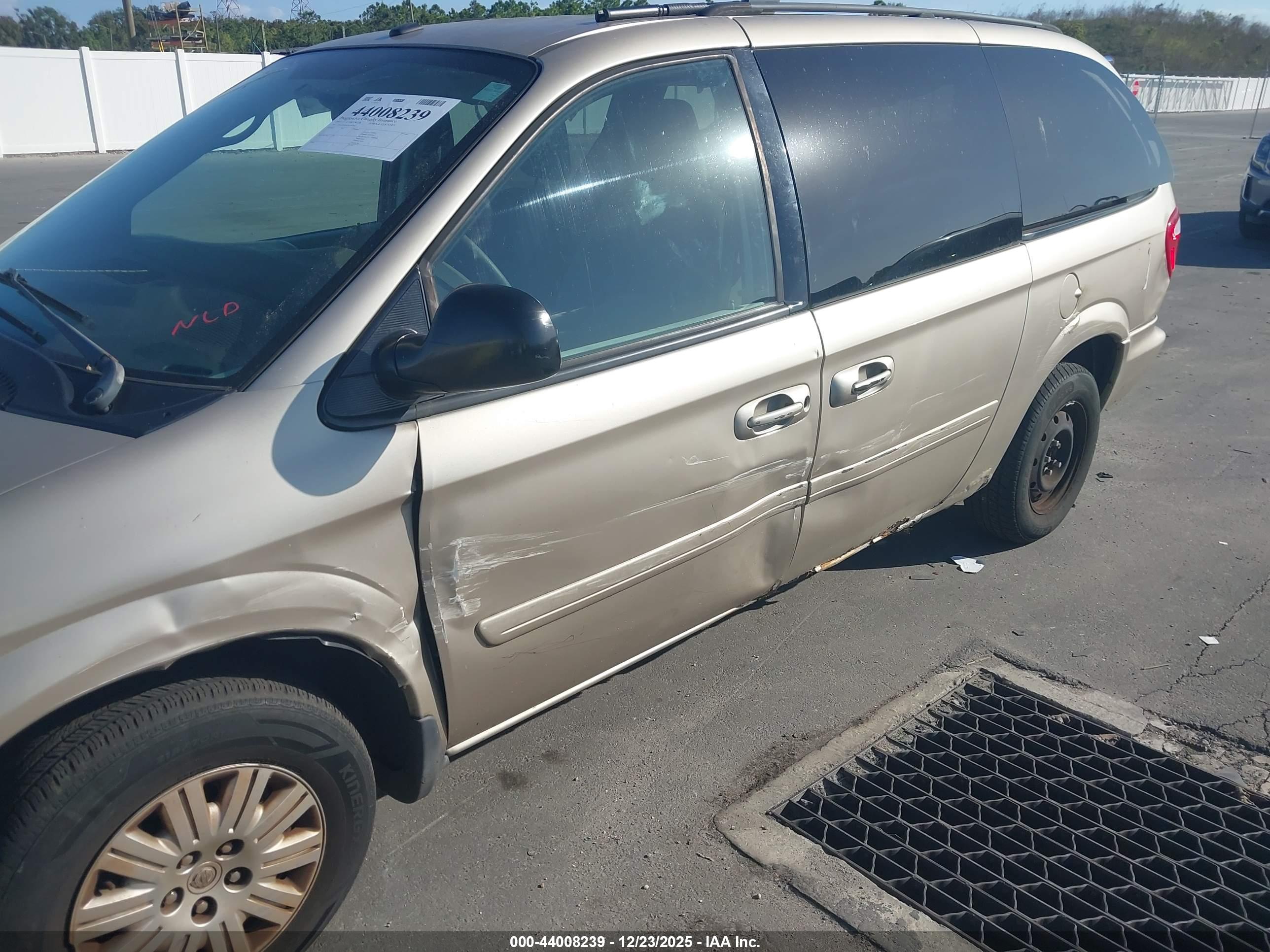 CHRYSLER TOWN image 6