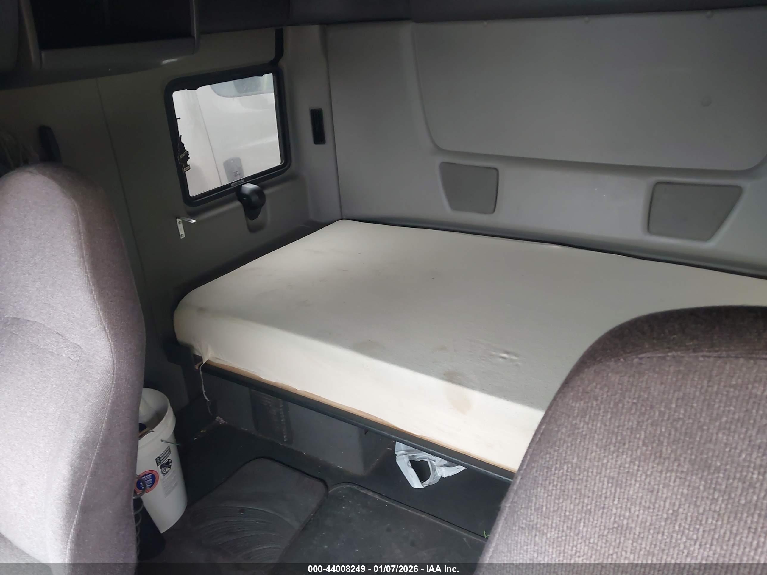 INTERNATIONAL LT image 7