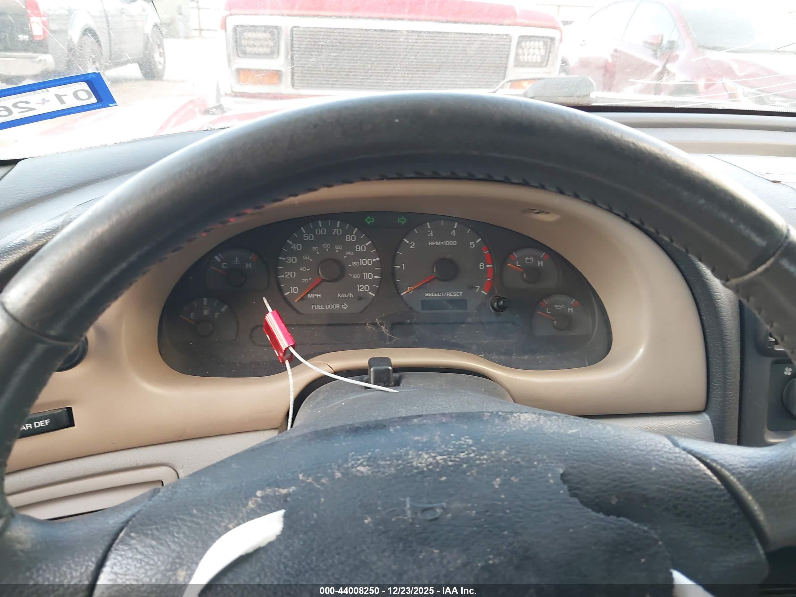 FORD MUSTANG image 7