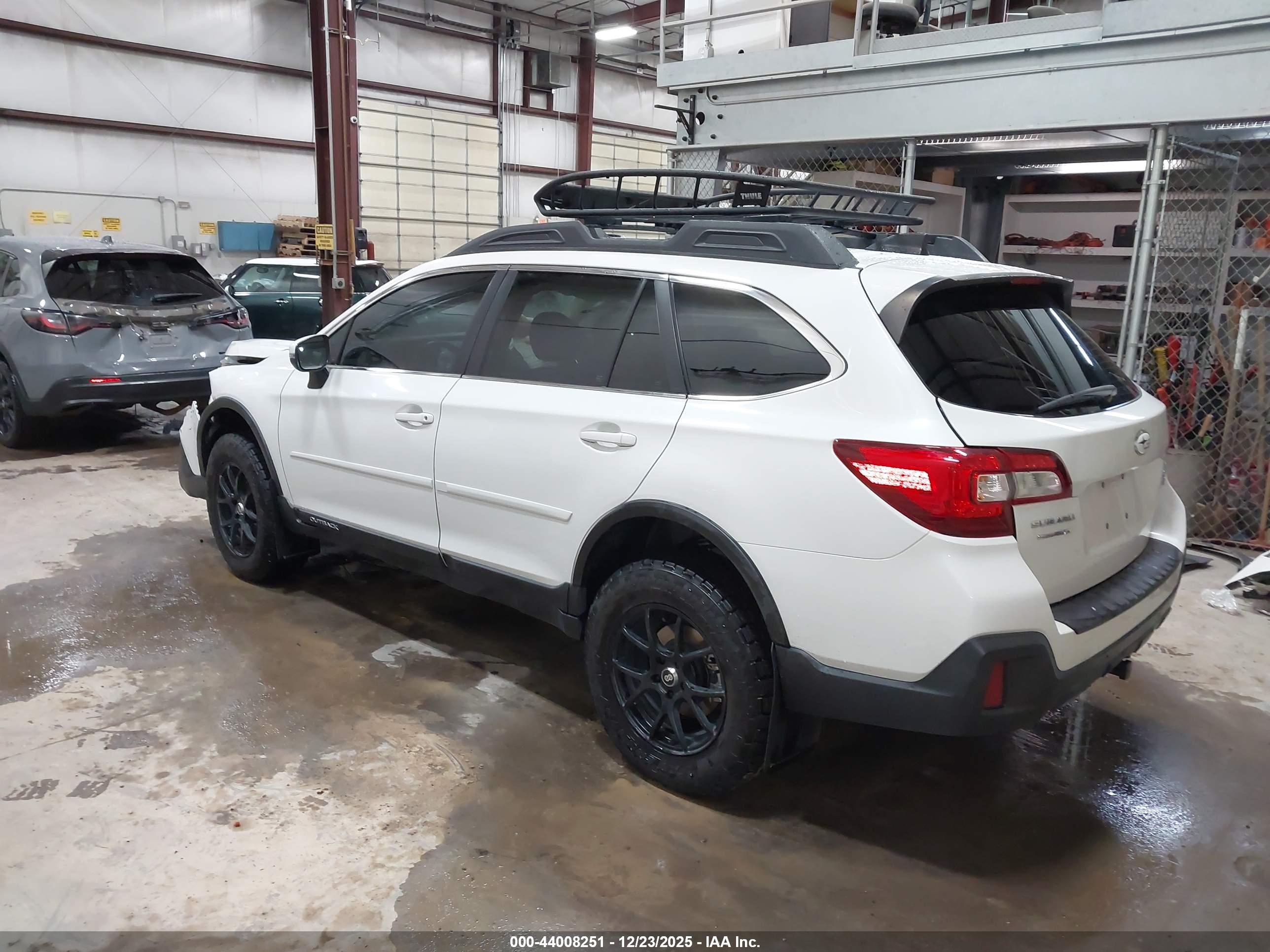 SUBARU OUTBACK image 3