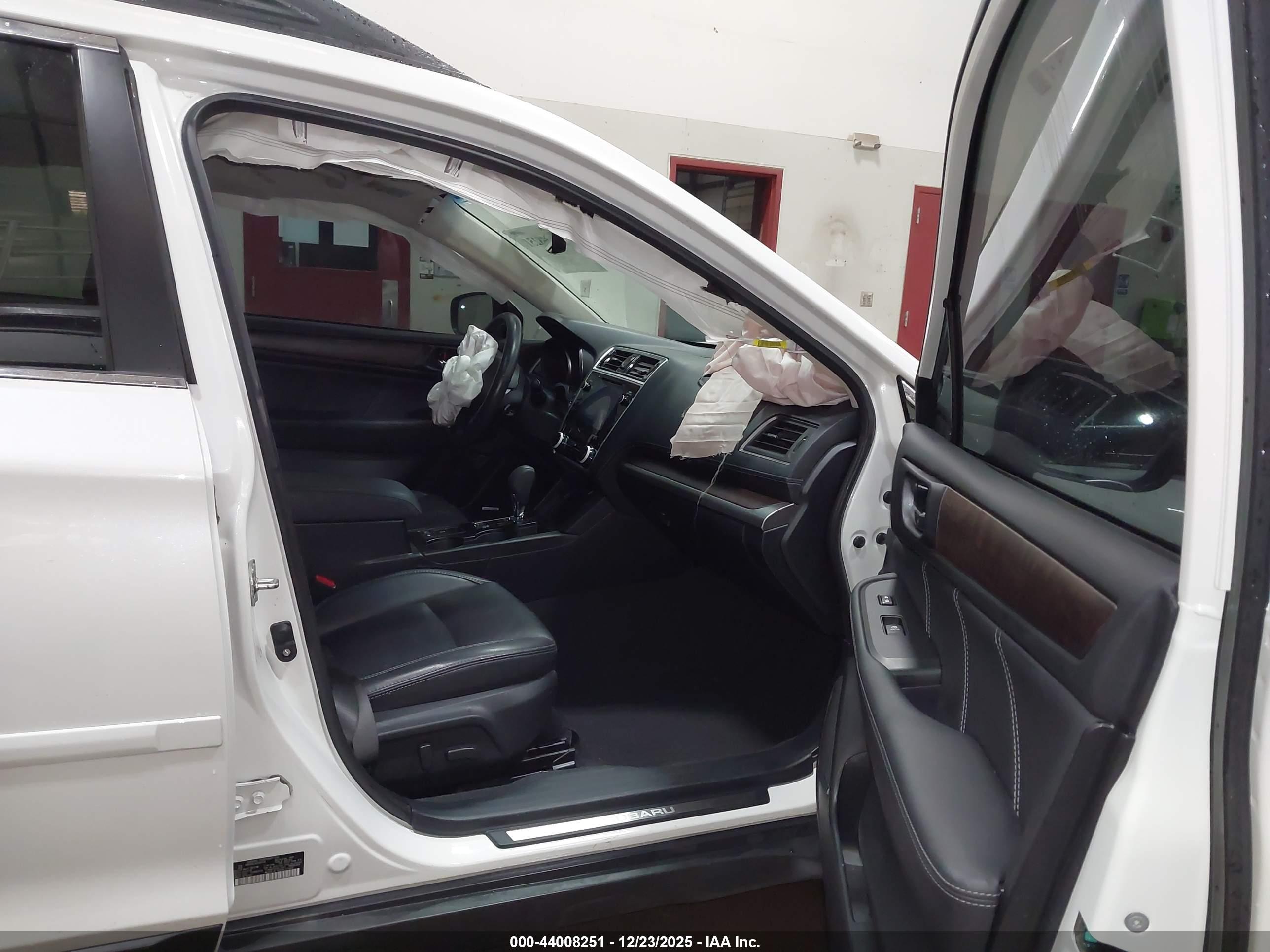 SUBARU OUTBACK image 5