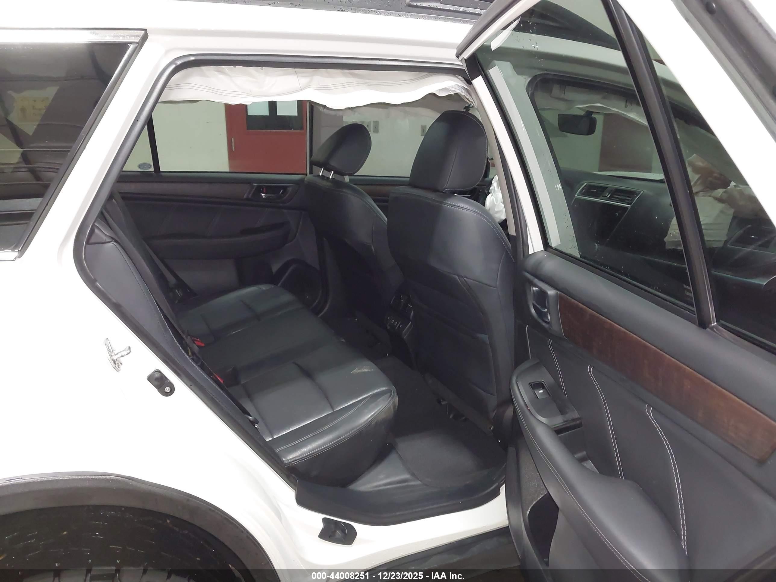 SUBARU OUTBACK image 8