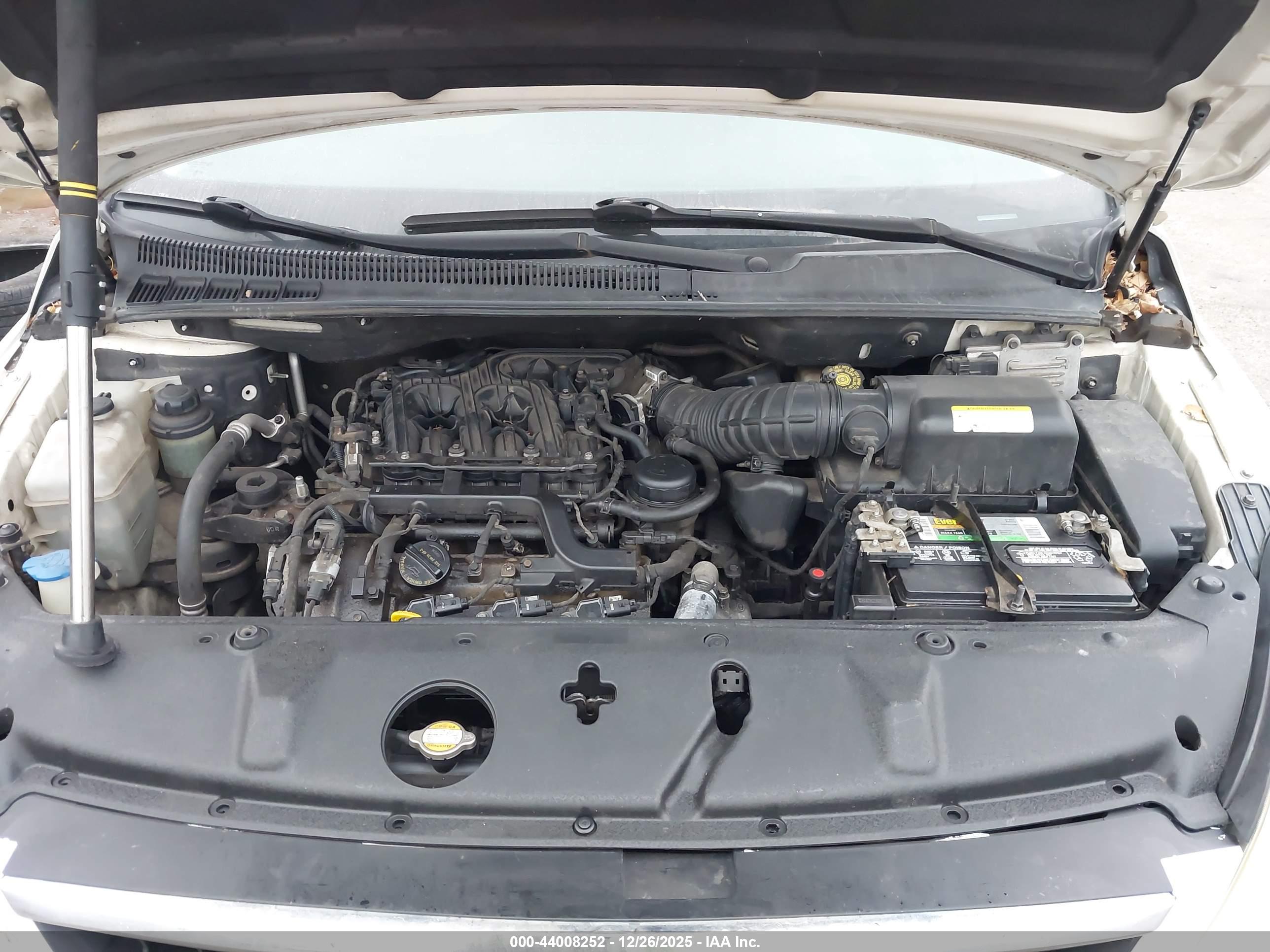 HYUNDAI ENTOURAGE image 10