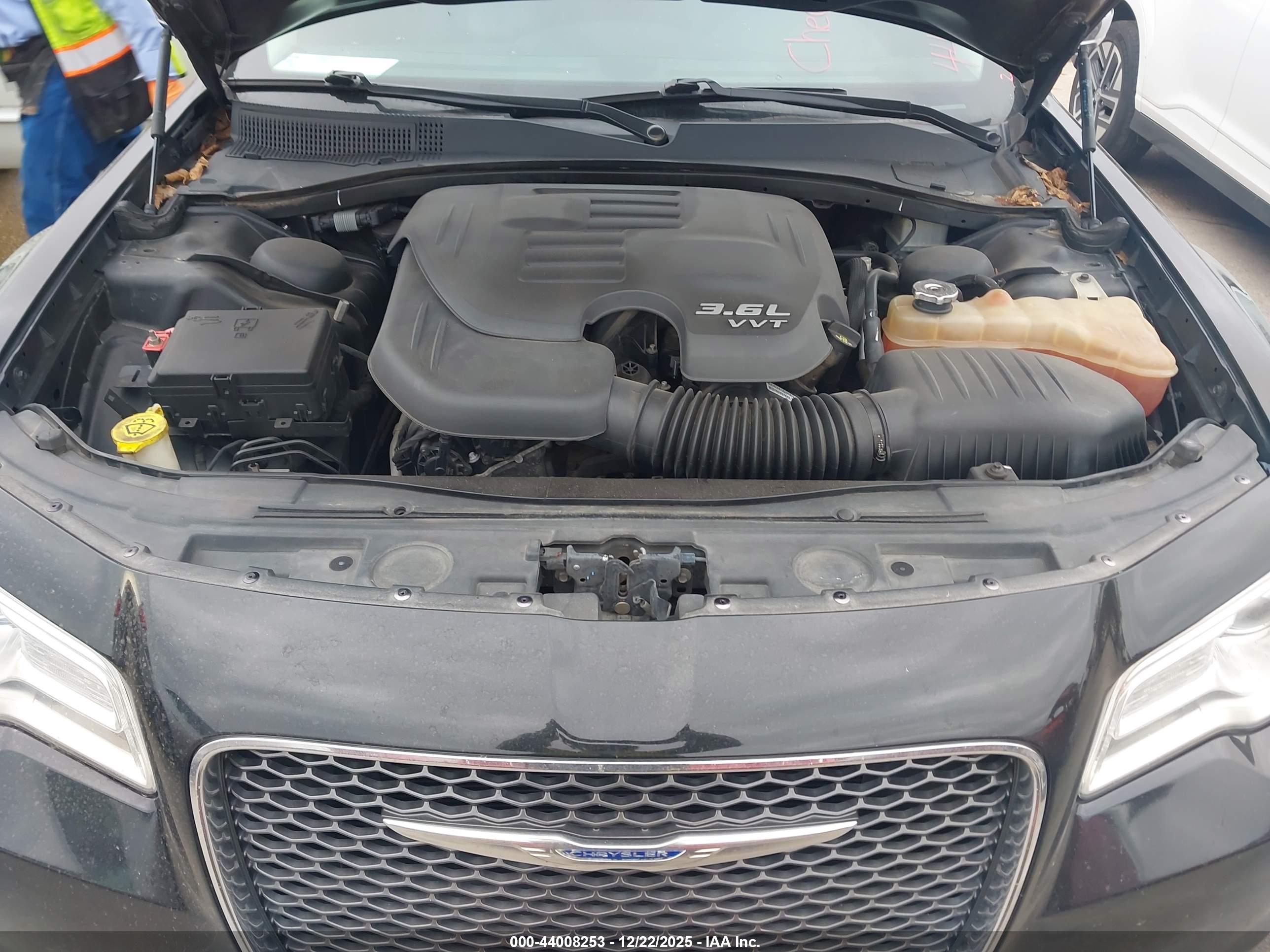 CHRYSLER 300 image 10