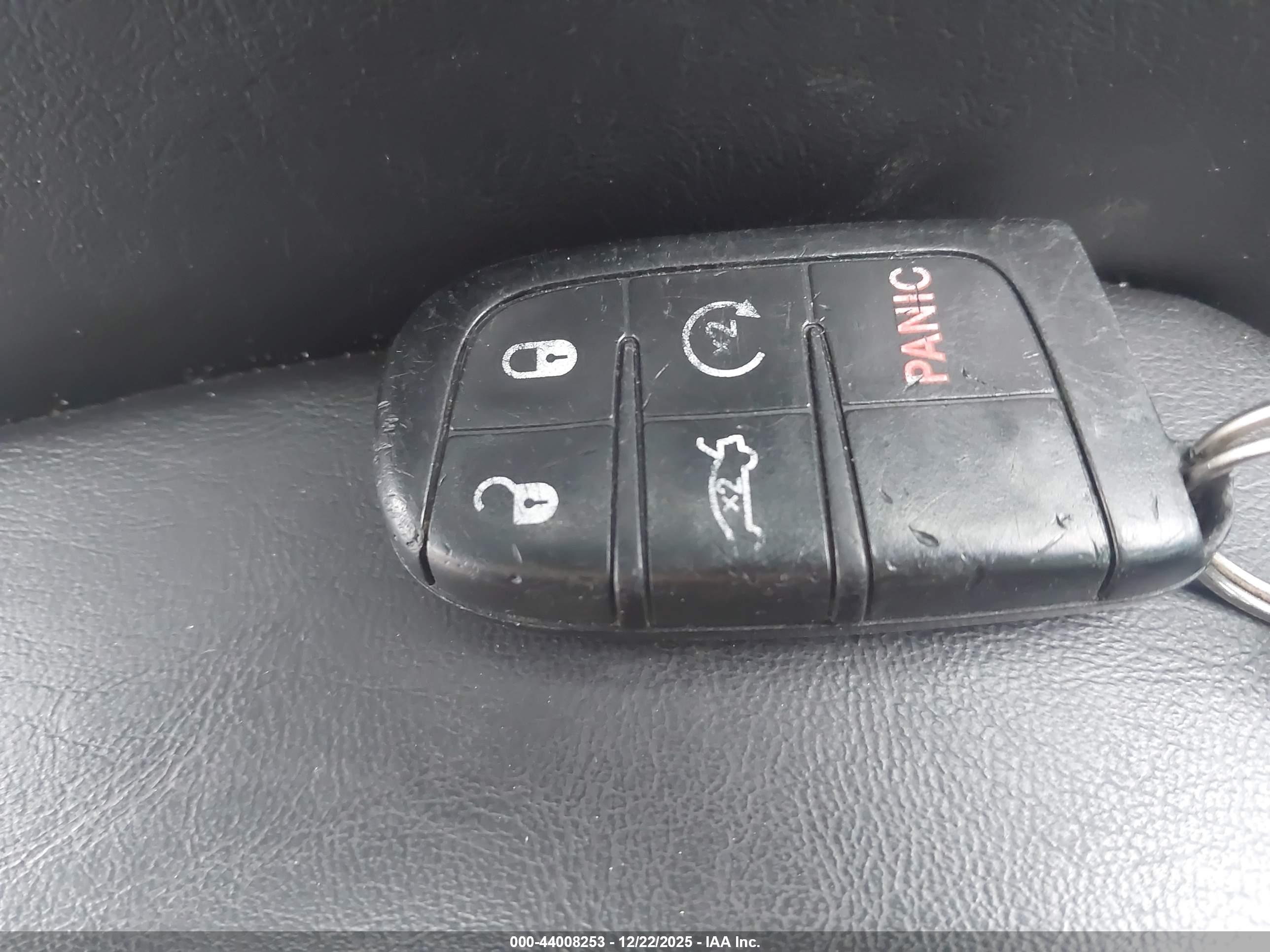 CHRYSLER 300 image 11