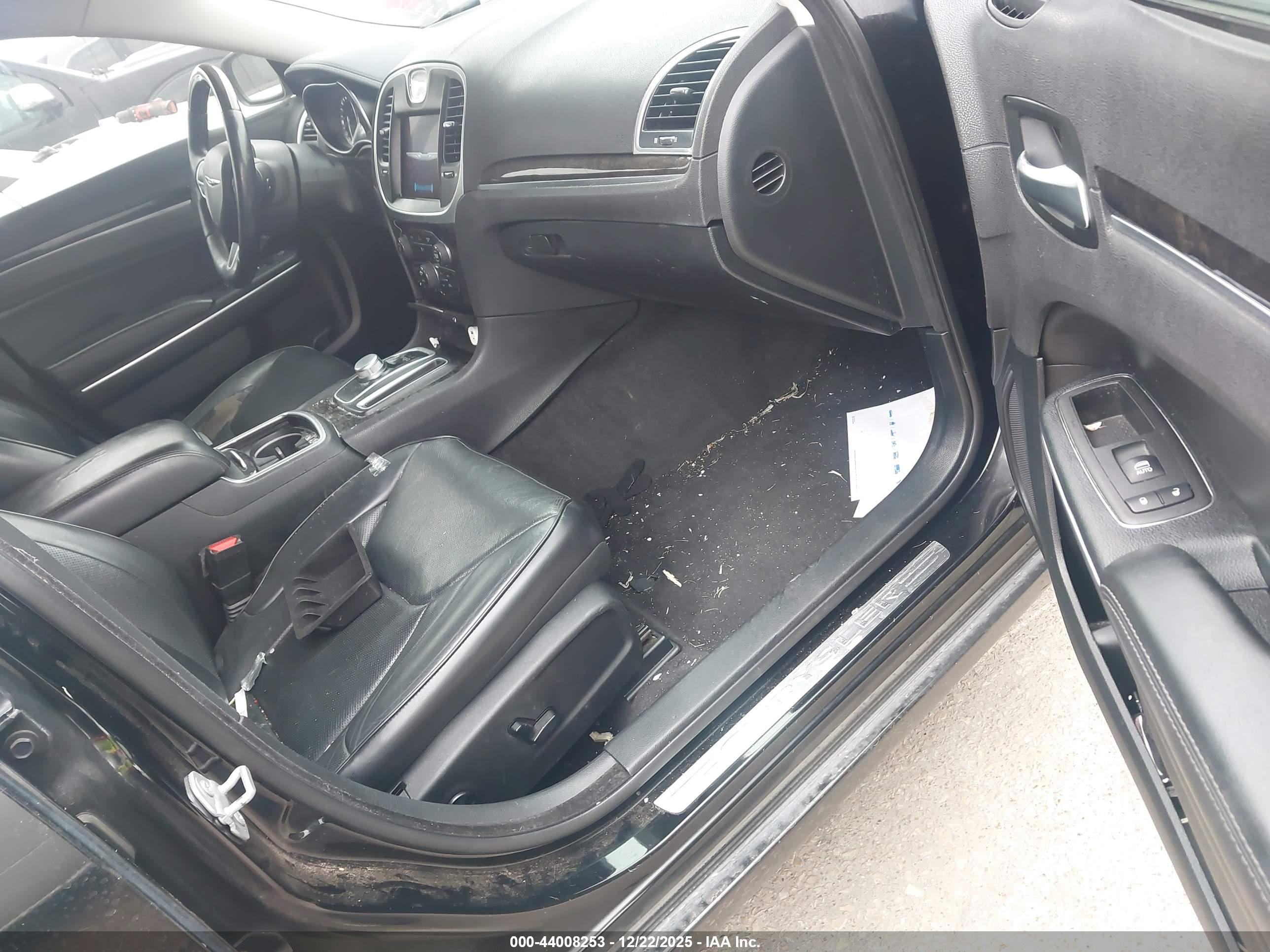 CHRYSLER 300 image 5