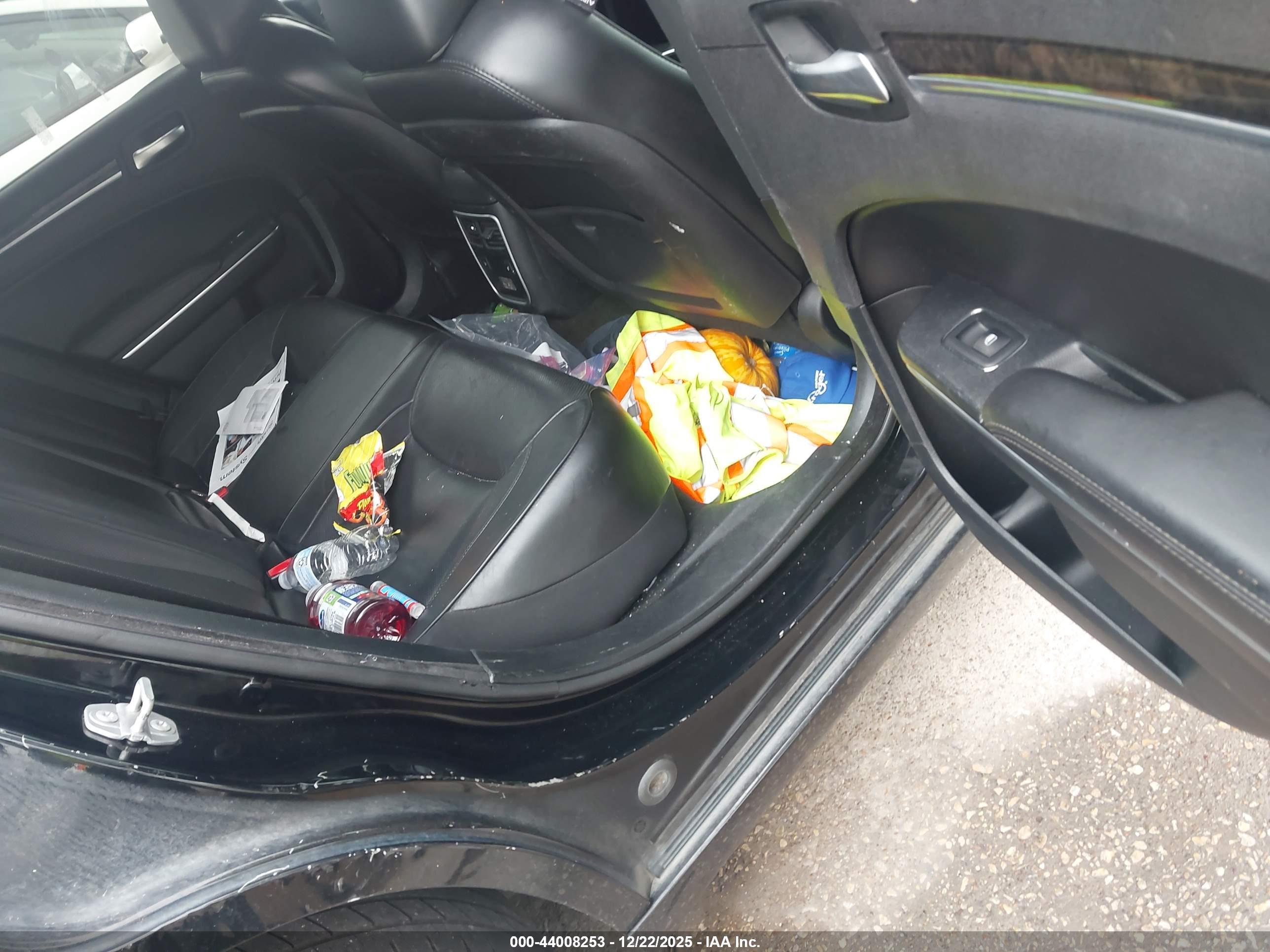 CHRYSLER 300 image 8