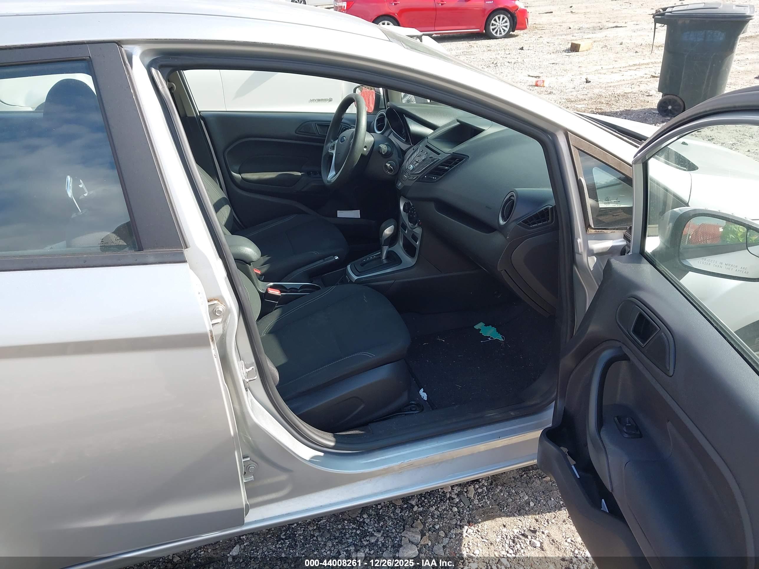 FORD FIESTA image 5