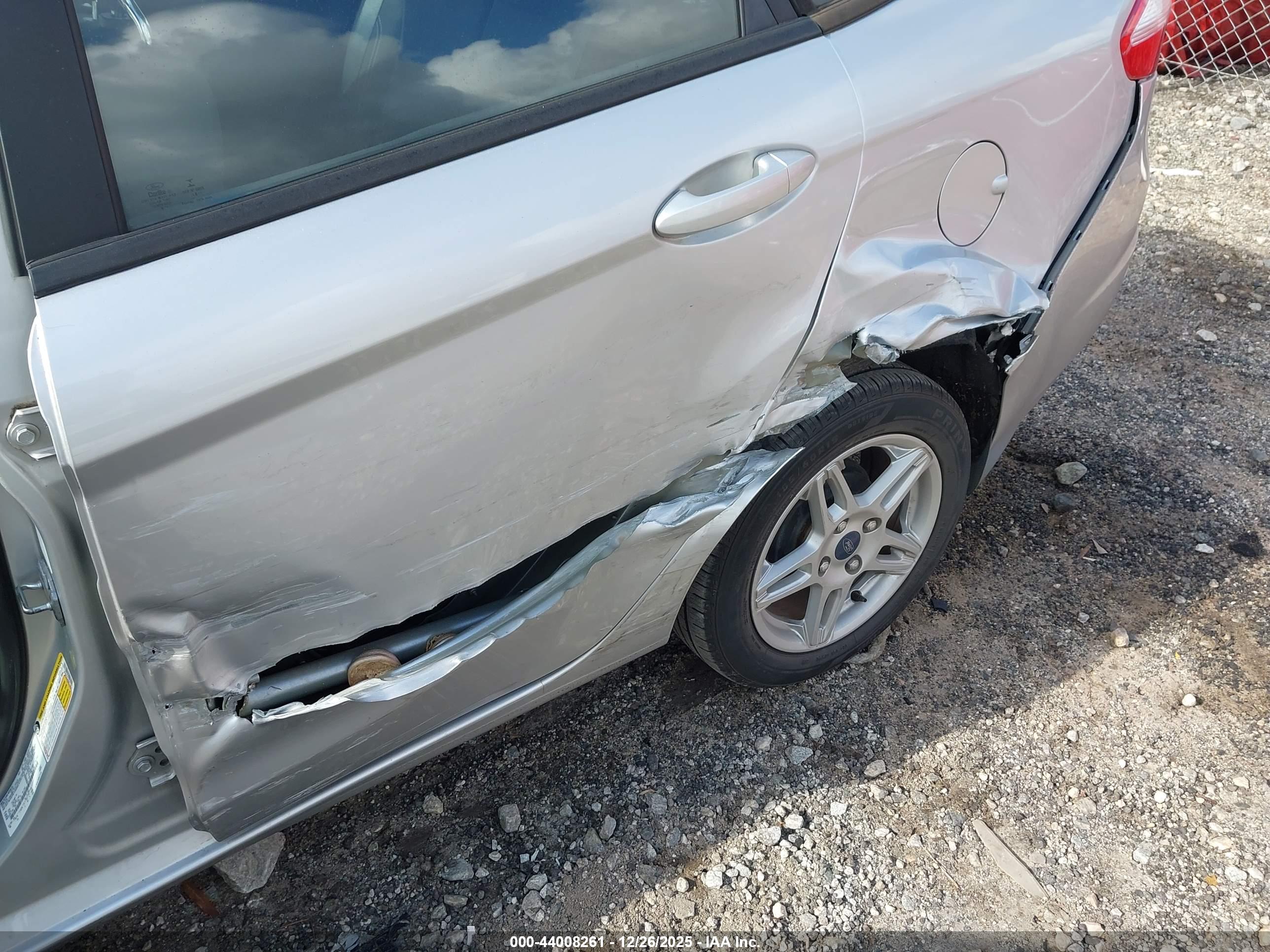 FORD FIESTA image 6
