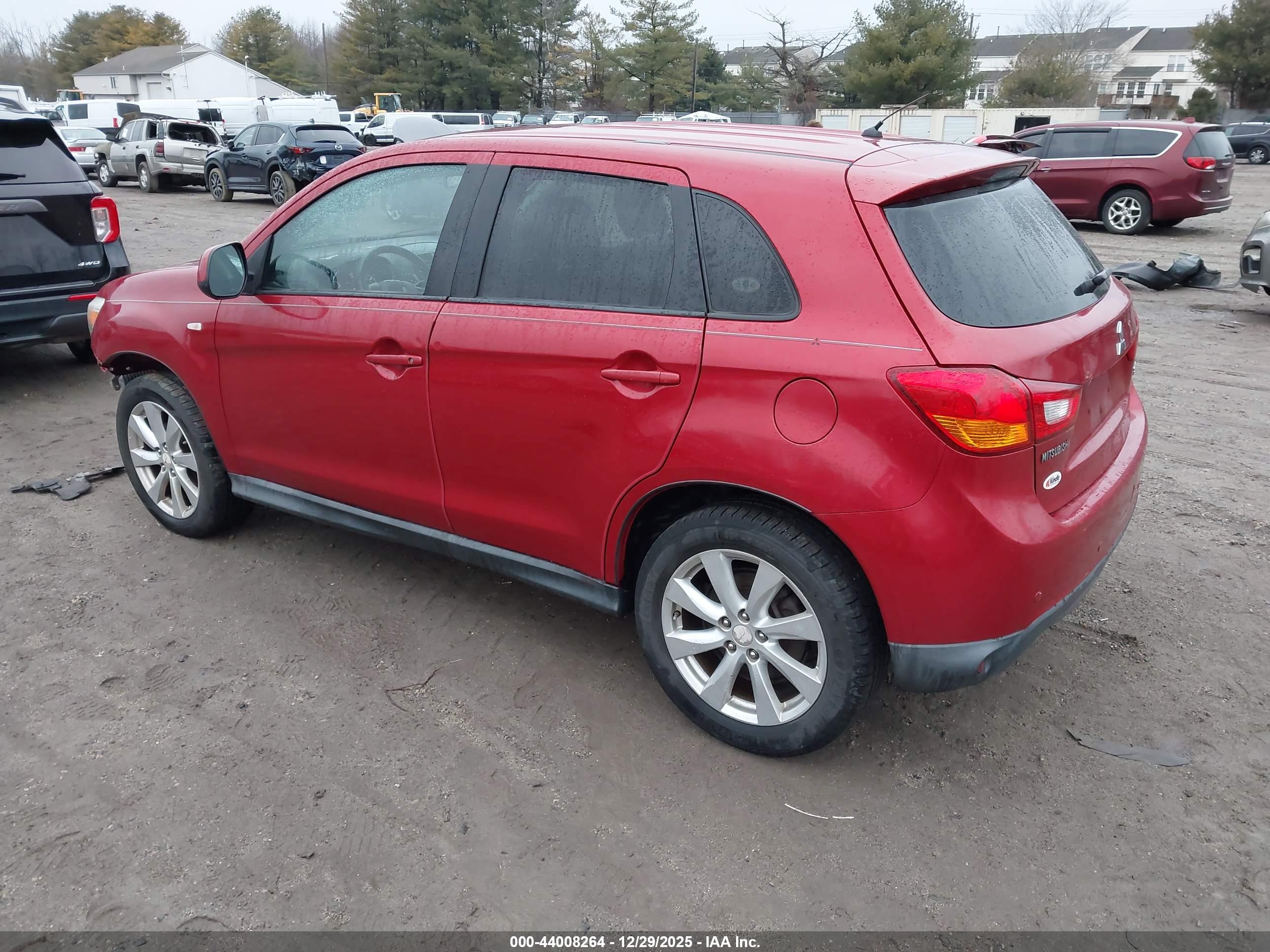 MITSUBISHI OUTLANDER image 3