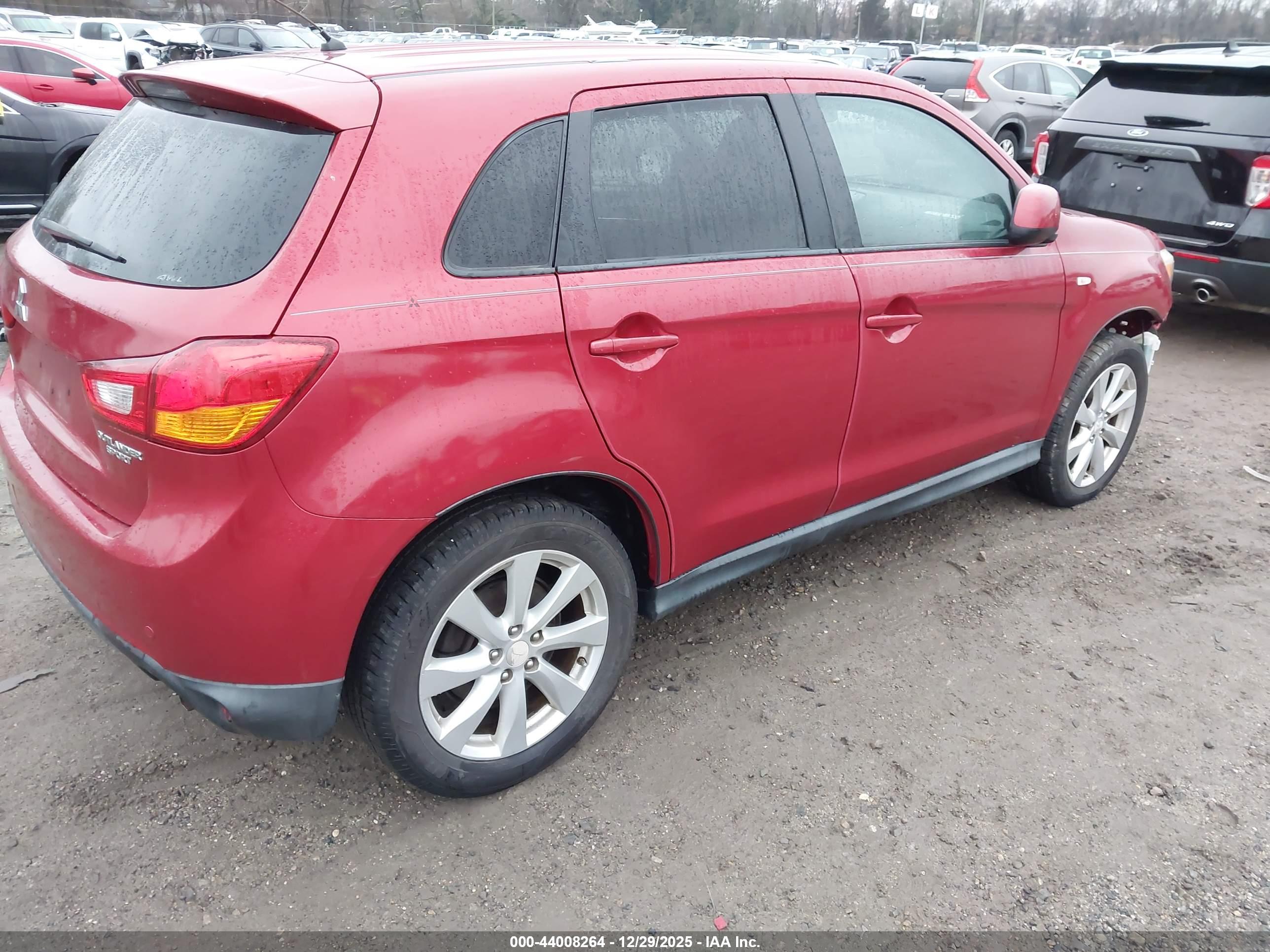 MITSUBISHI OUTLANDER image 4