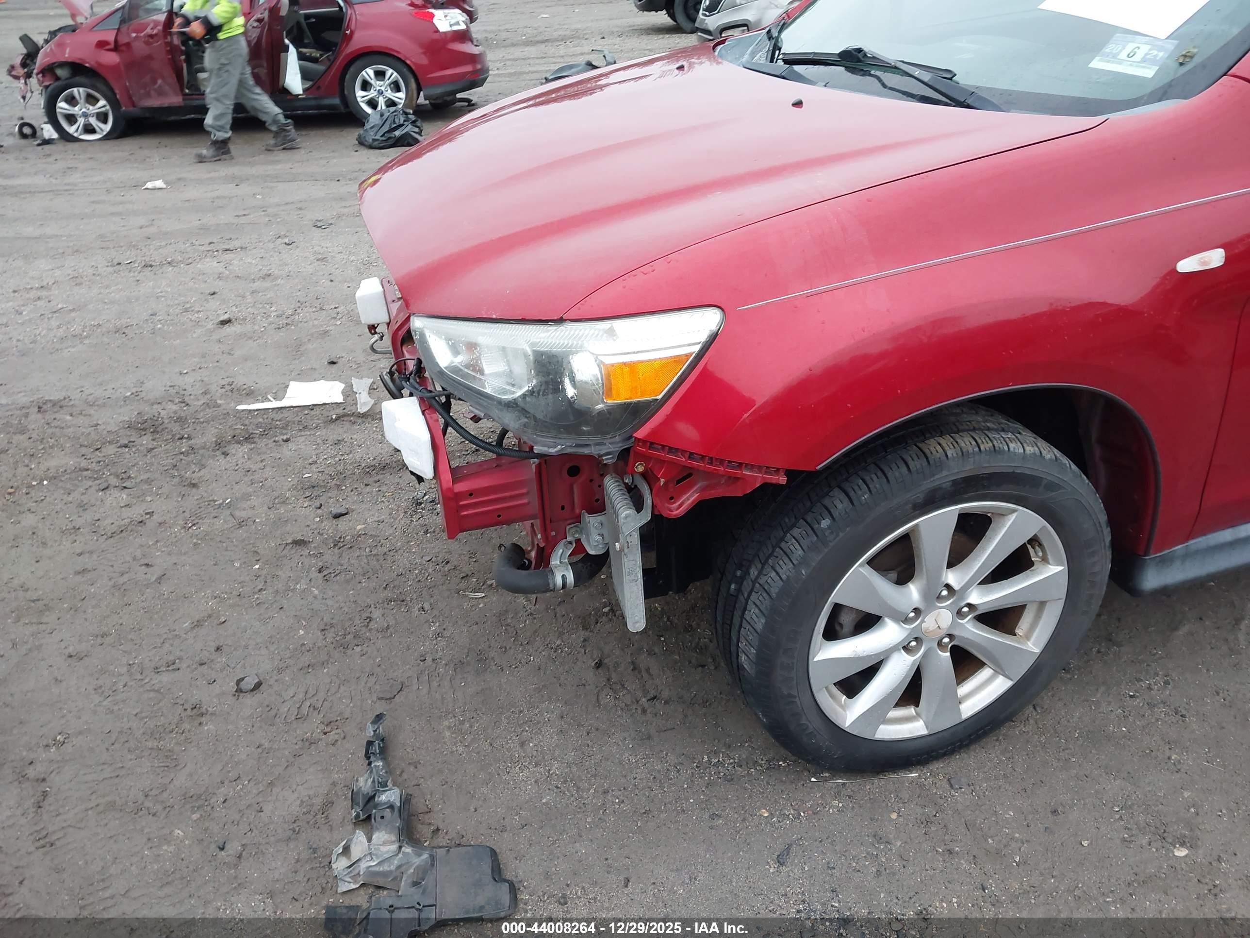 MITSUBISHI OUTLANDER image 6