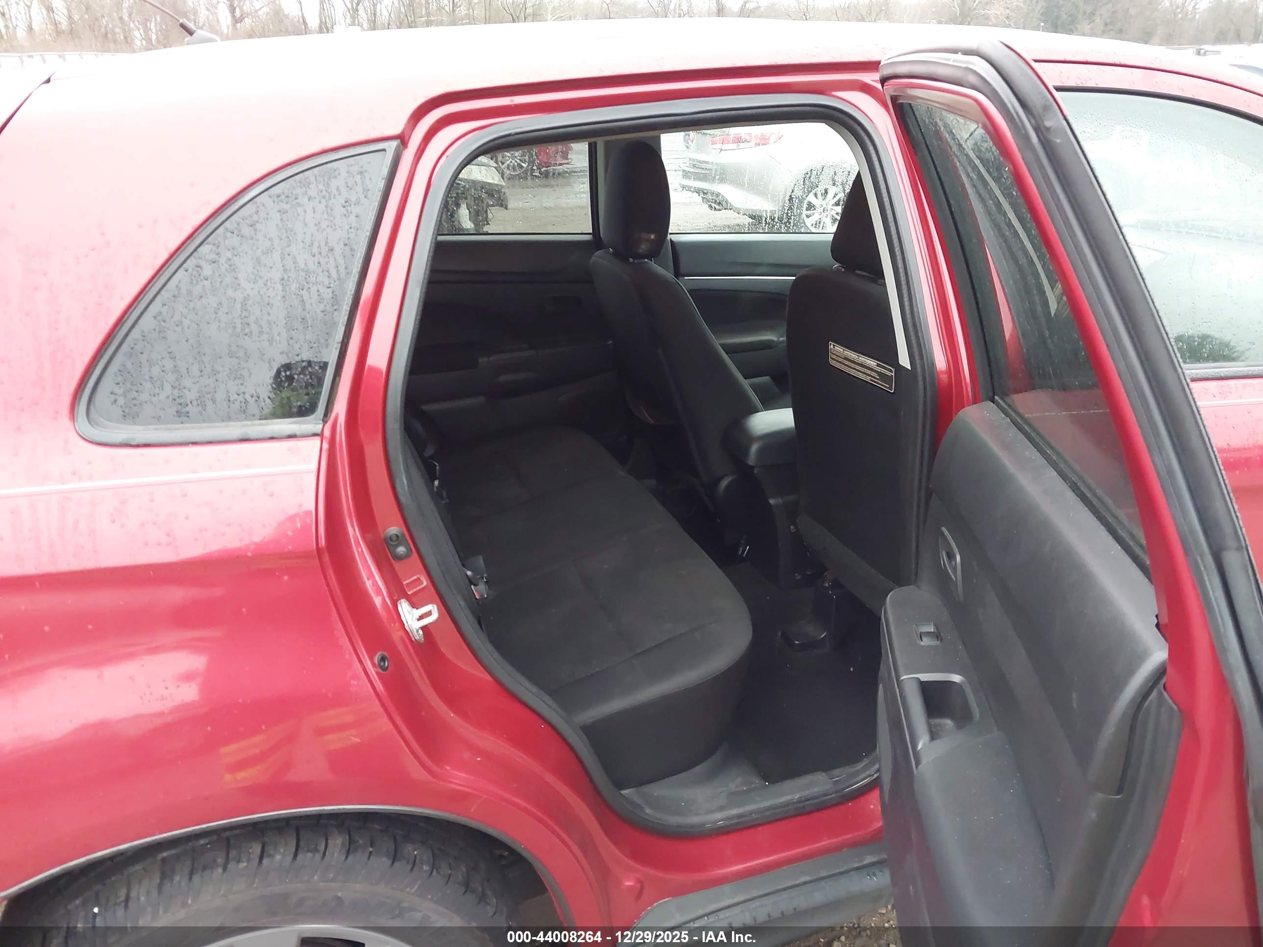MITSUBISHI OUTLANDER image 8