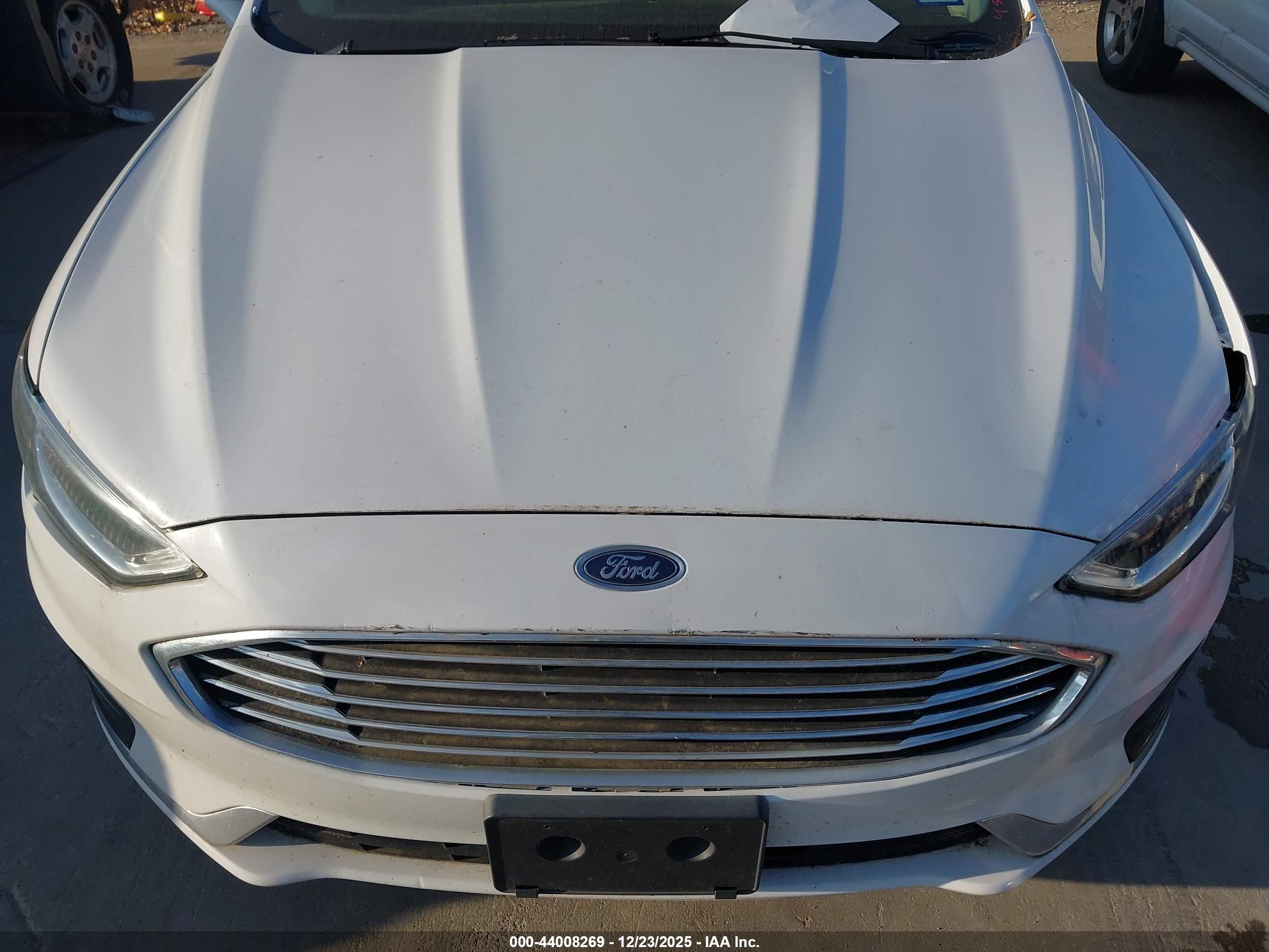 FORD FUSION image 10