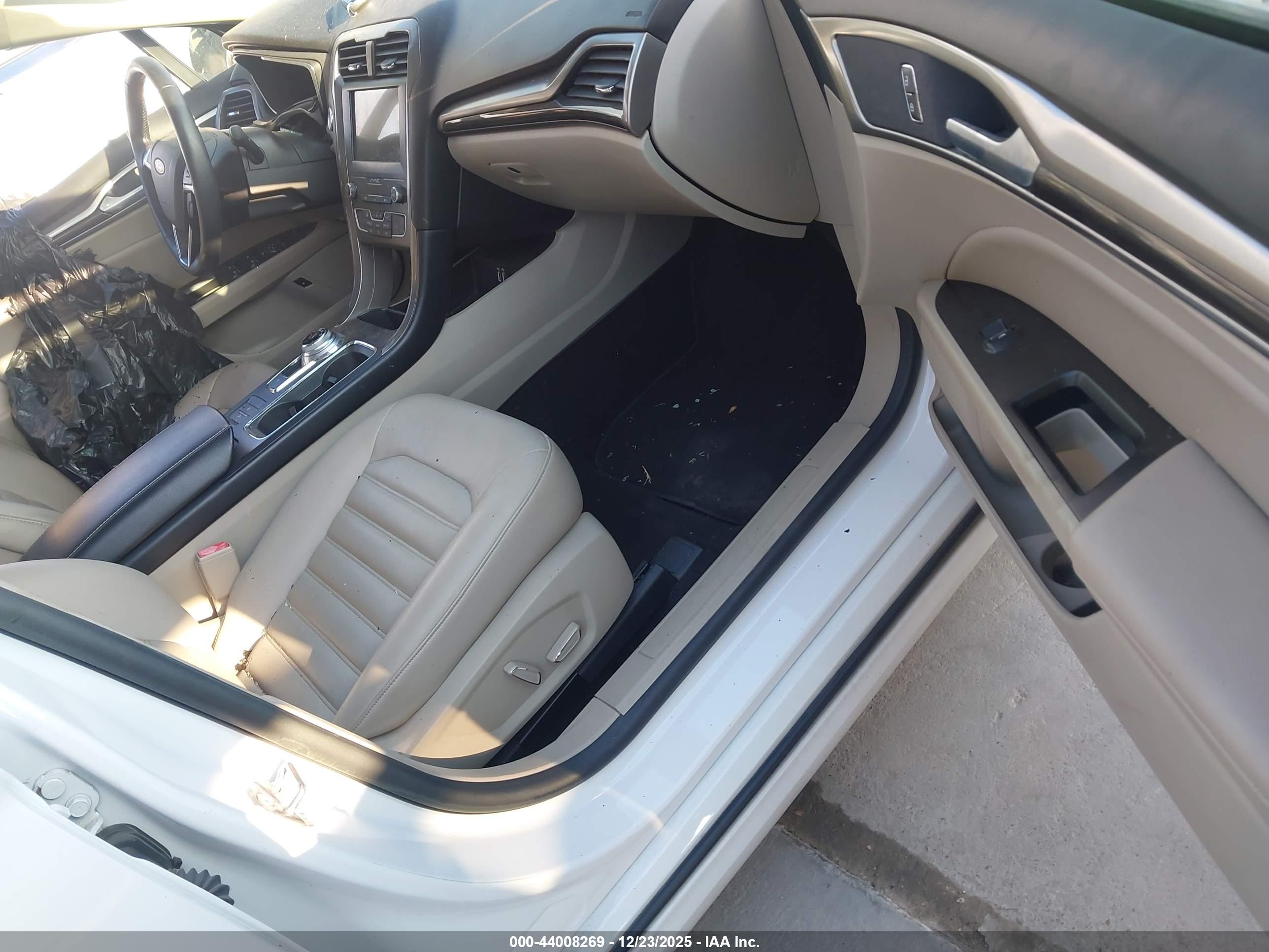 FORD FUSION image 5
