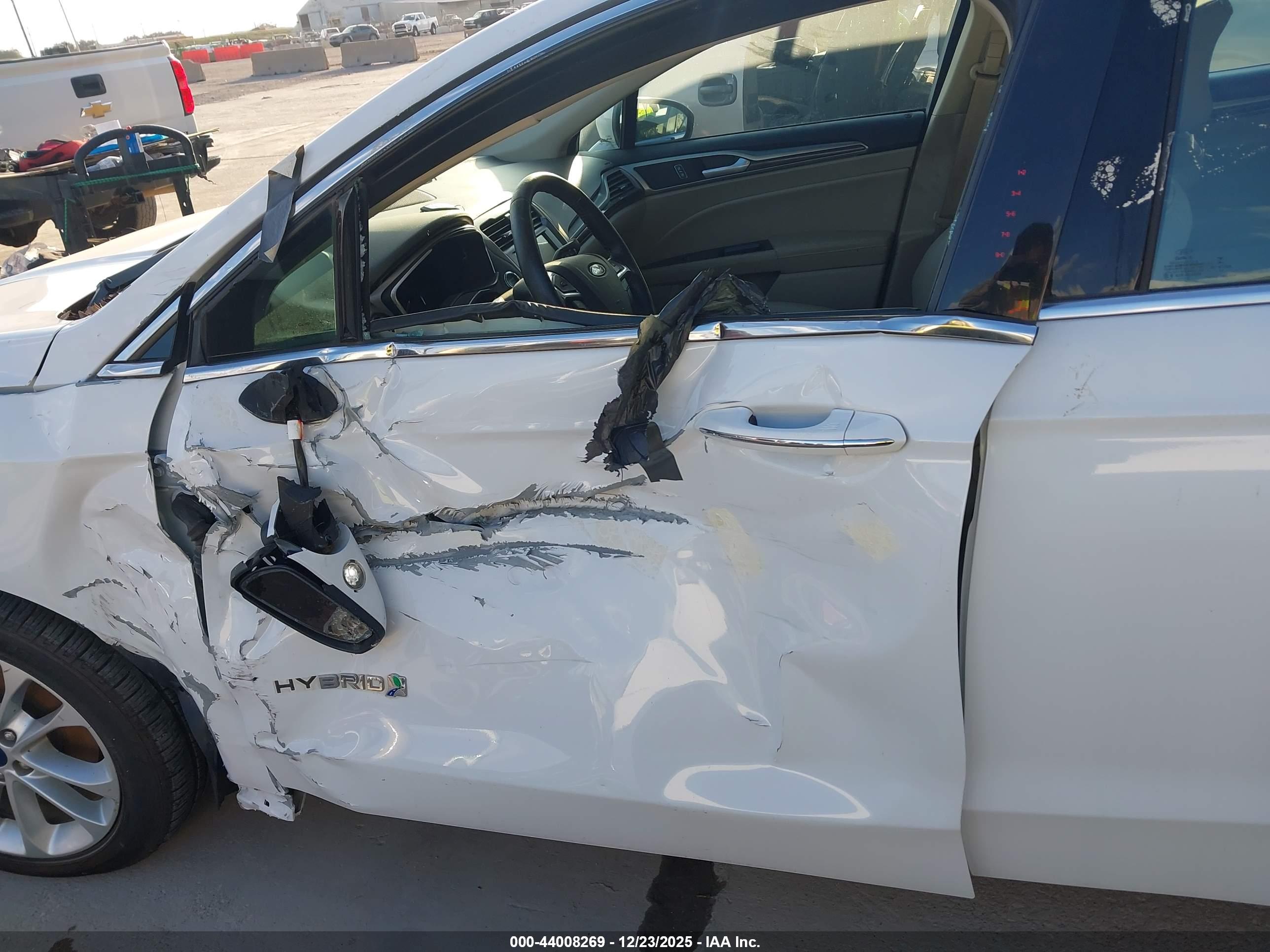 FORD FUSION image 6