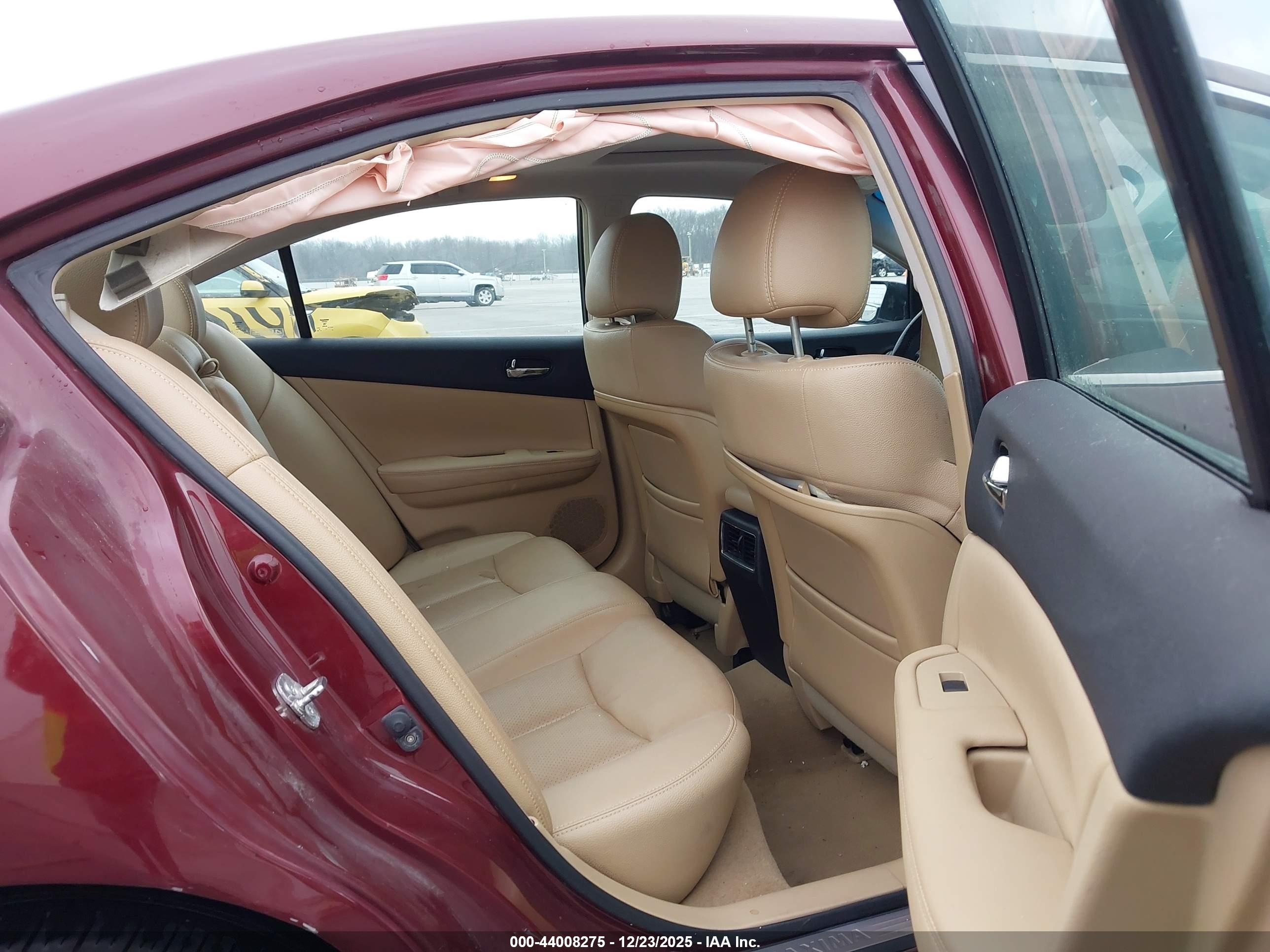 NISSAN MAXIMA image 8