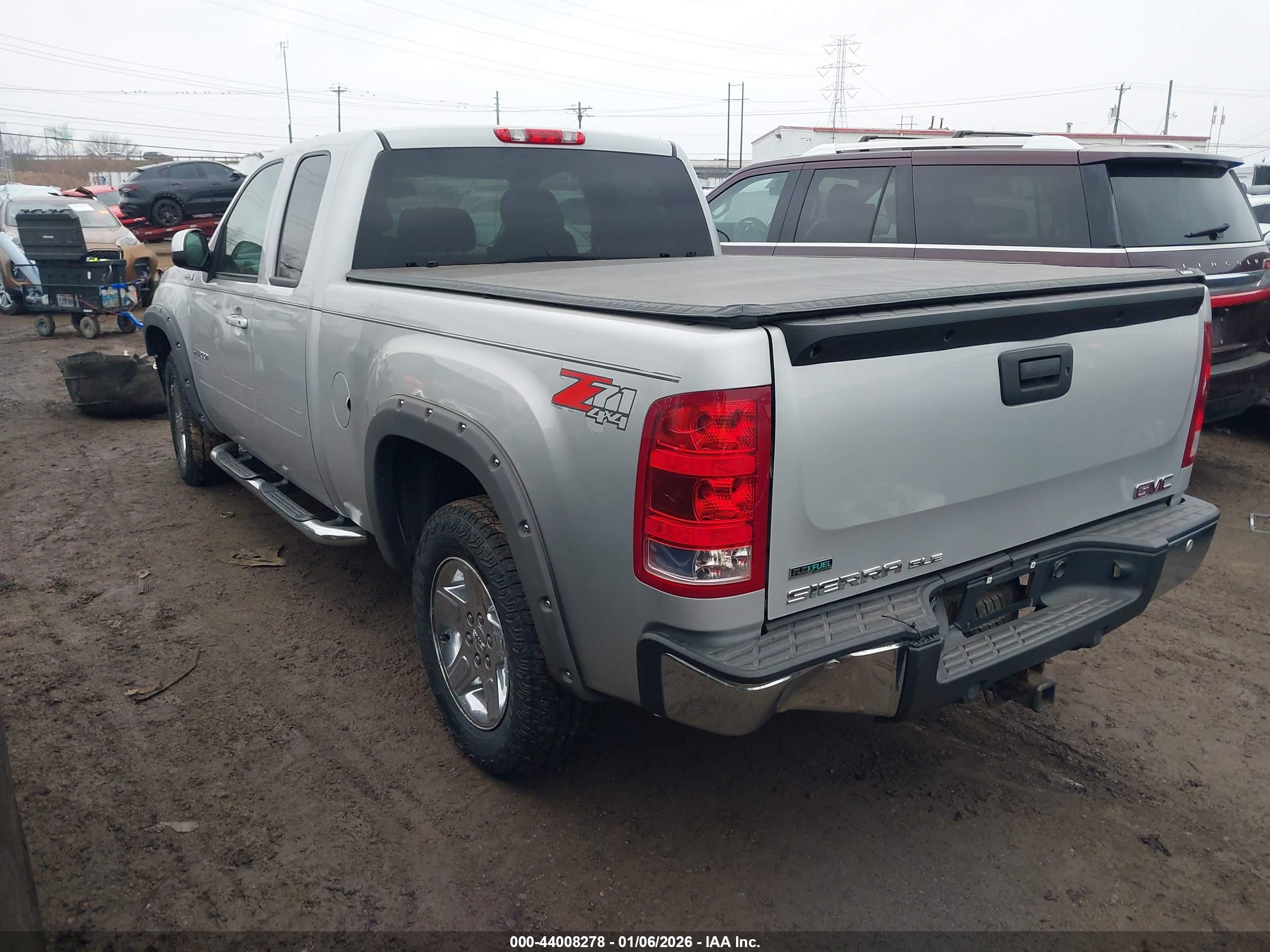 GMC SIERRA image 3