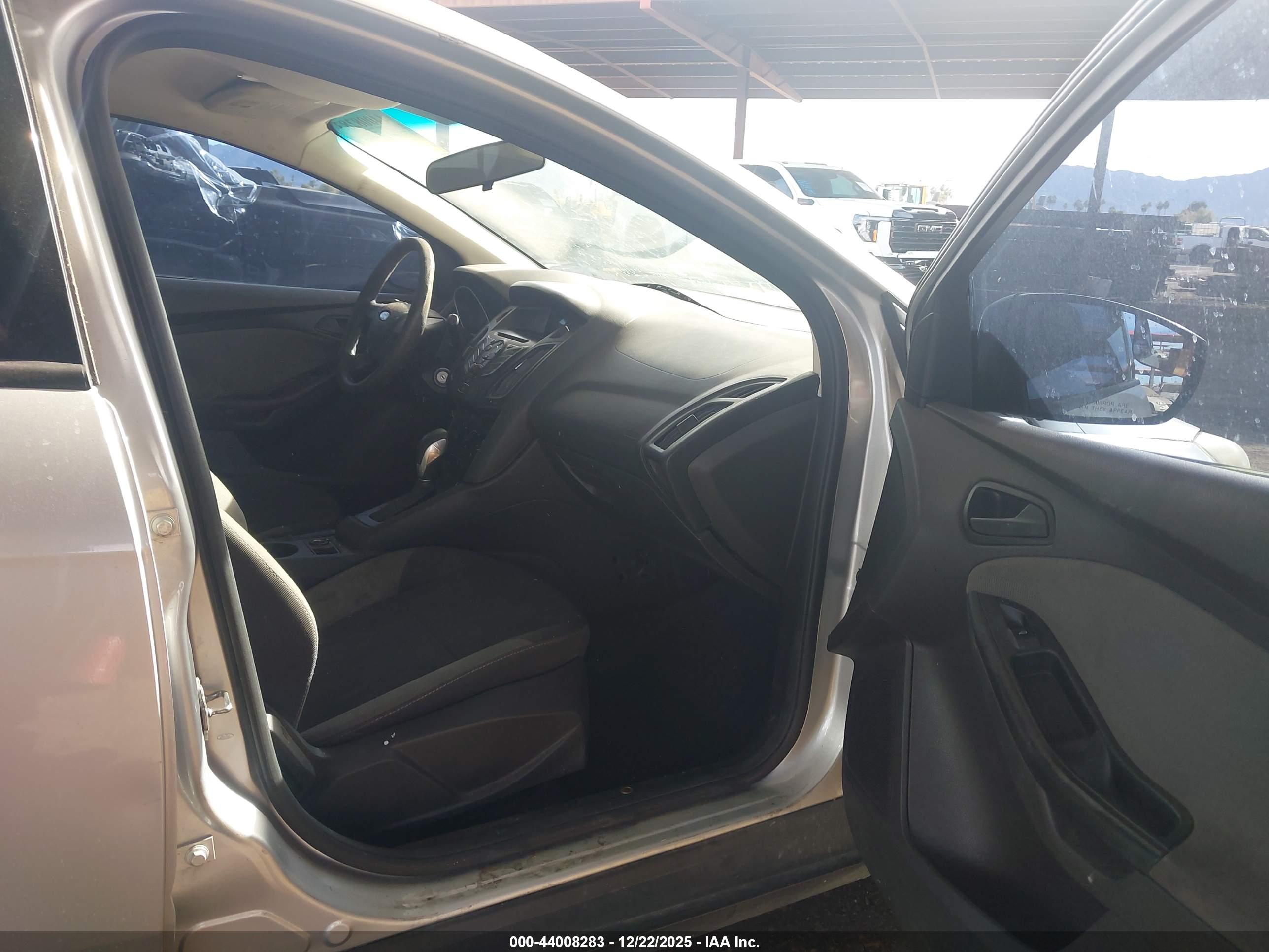 FORD FOCUS image 5