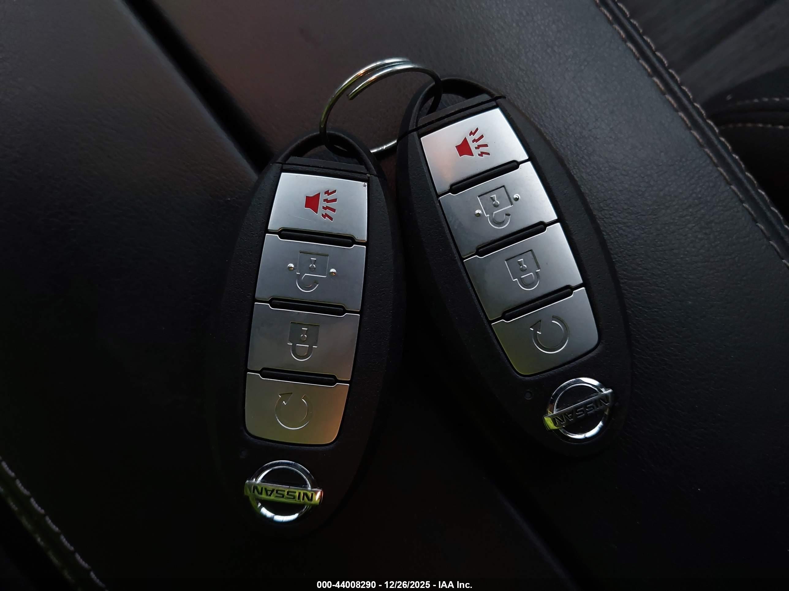 NISSAN ROGUE image 11