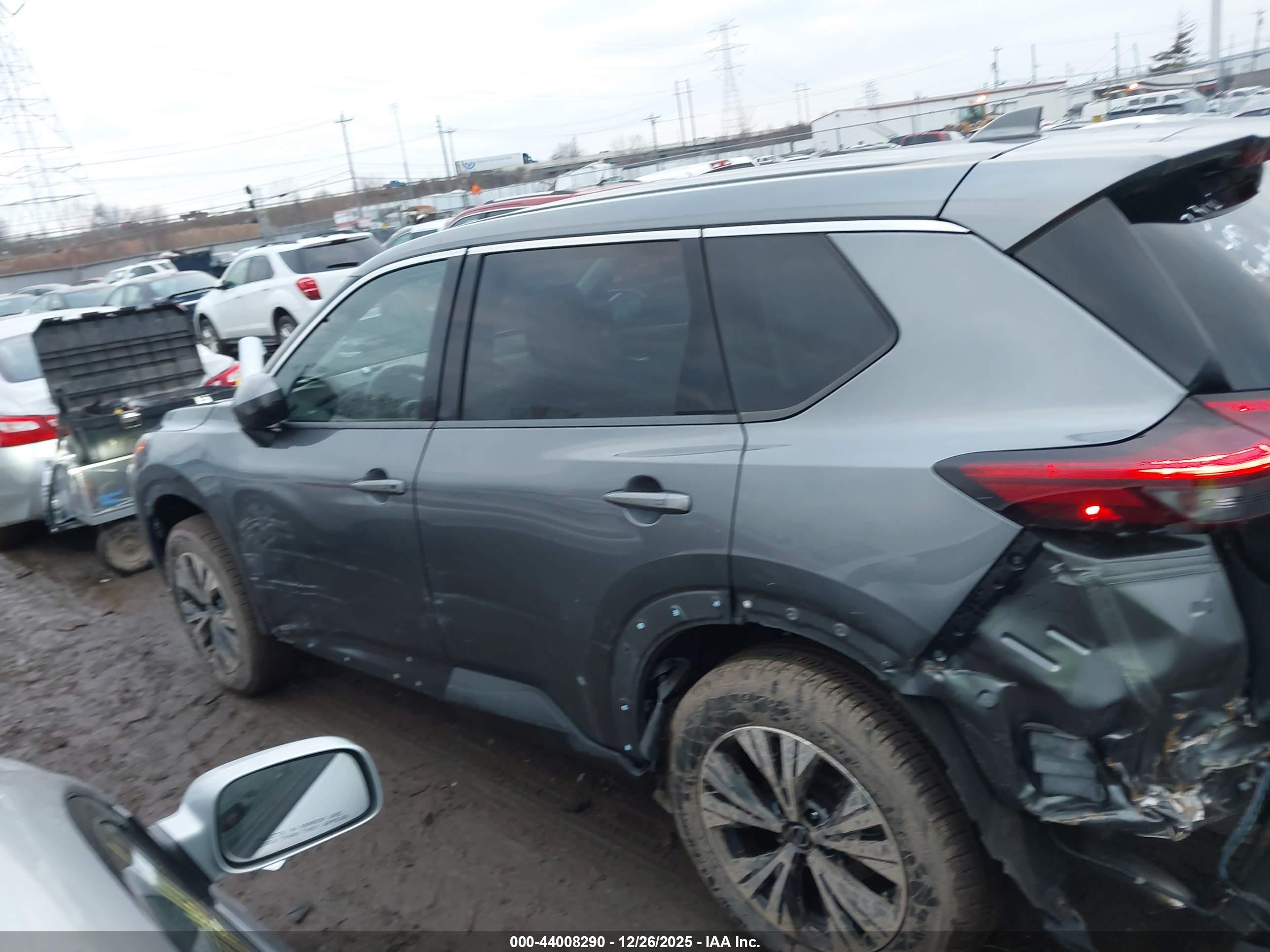 NISSAN ROGUE image 6