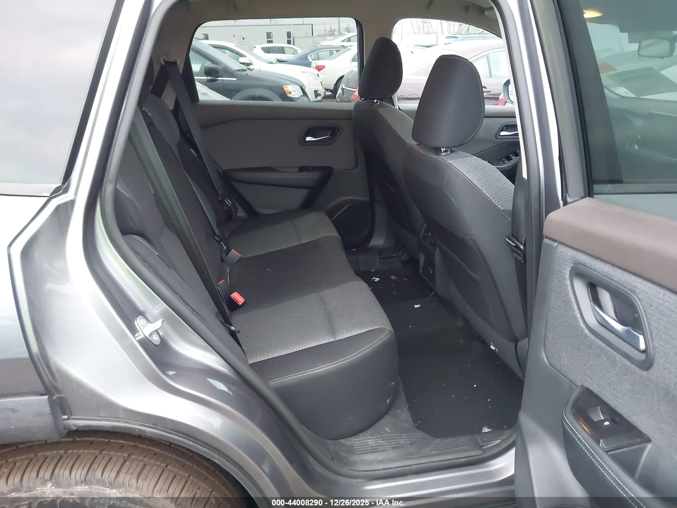 NISSAN ROGUE image 8