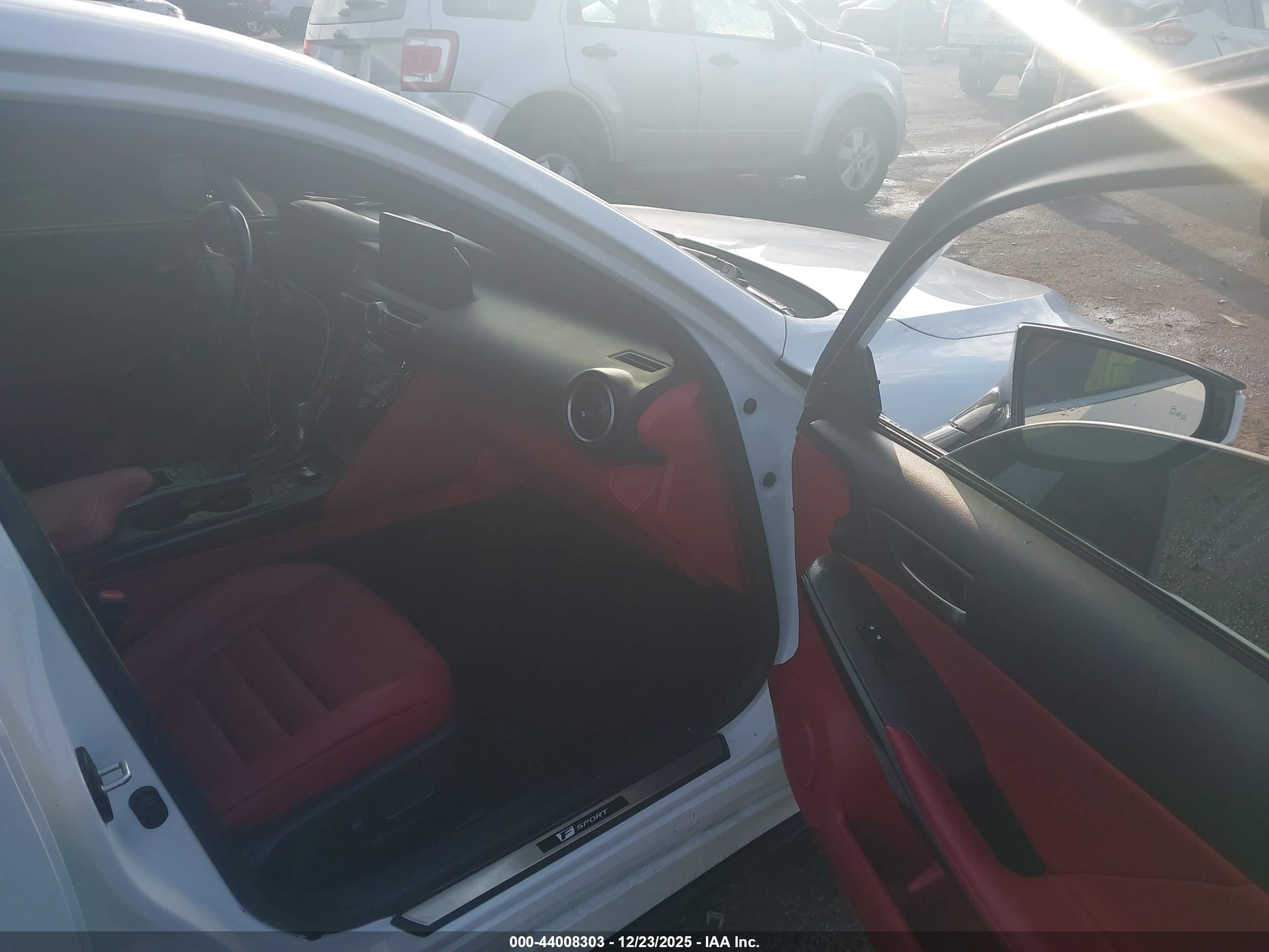 LEXUS IS image 5