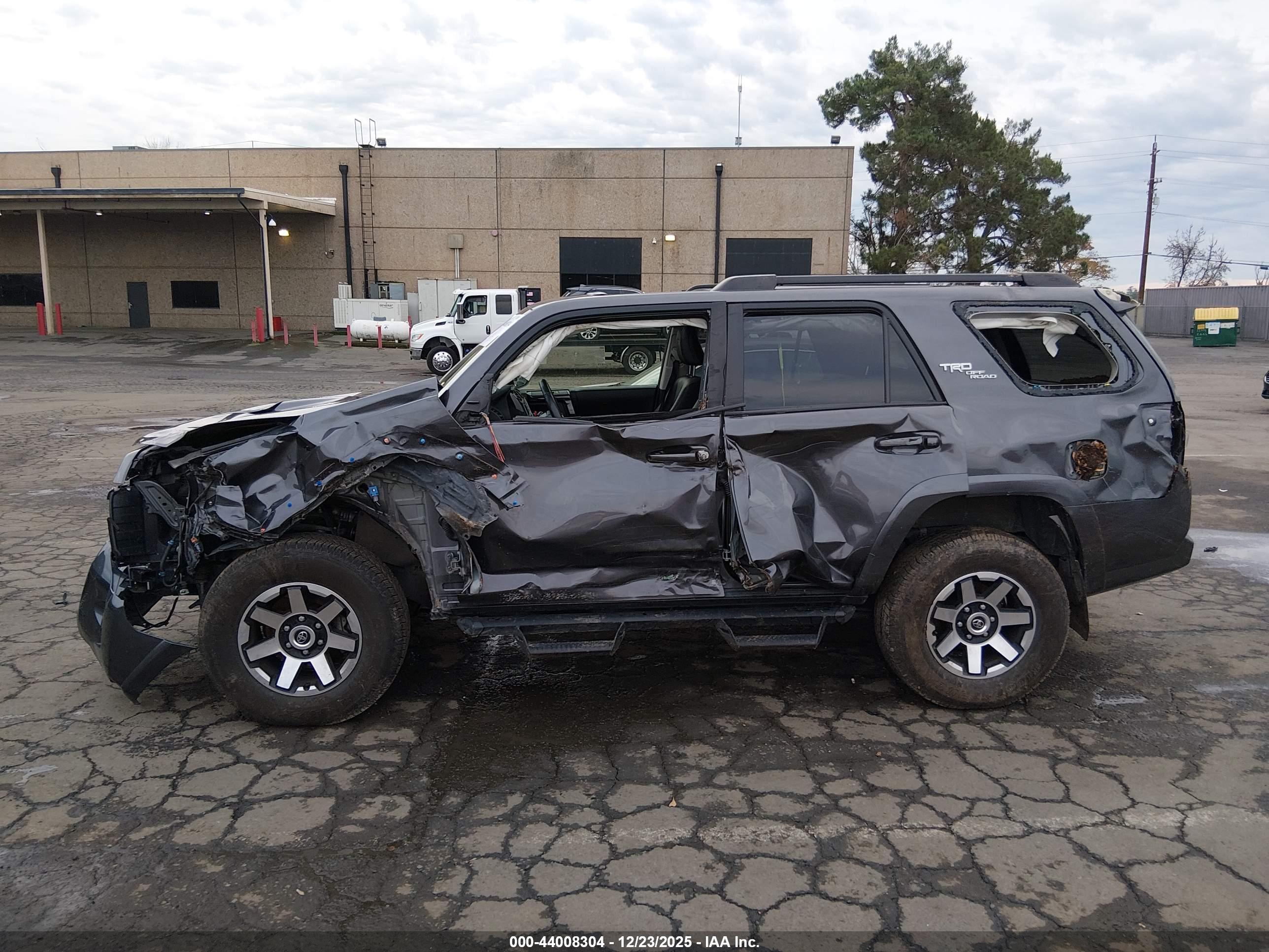 TOYOTA 4RUNNER image 6